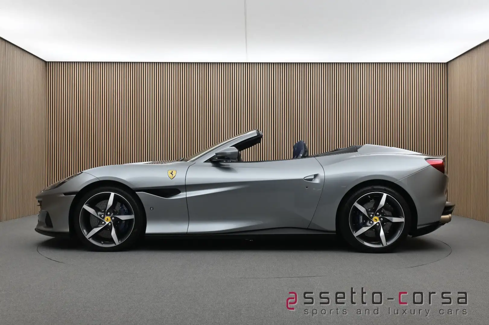 Ferrari Portofino M *MADM*AFS2*RSFV*LOGO*EXA3 Grau - 1