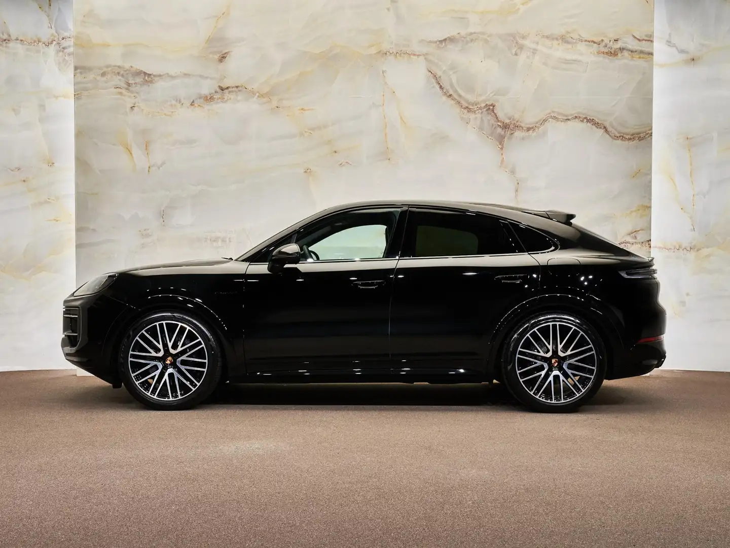 Porsche Cayenne Coupé 3.0 E-Hybrid, SportDesign, Bose, luchtv., so Zwart - 2