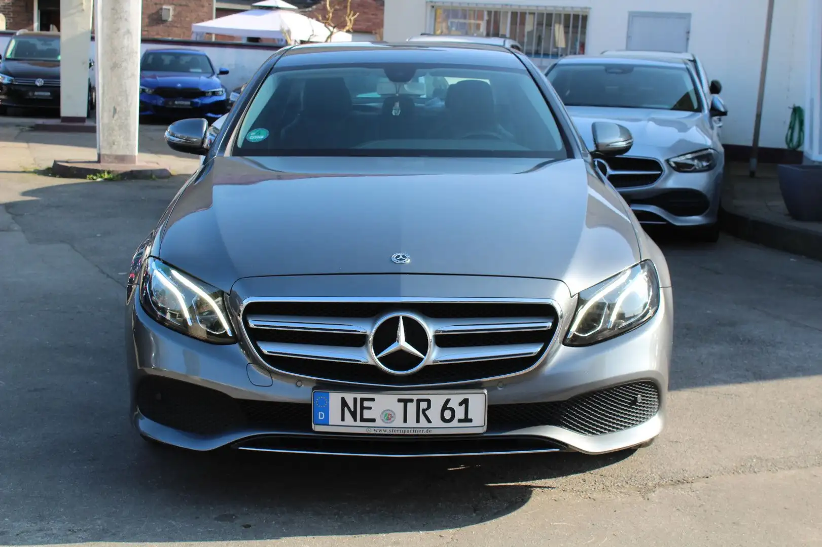 Mercedes-Benz E 220 d AVANTGARDE+NAVI+KAMERA+STANDHEIZUNG Gris - 2