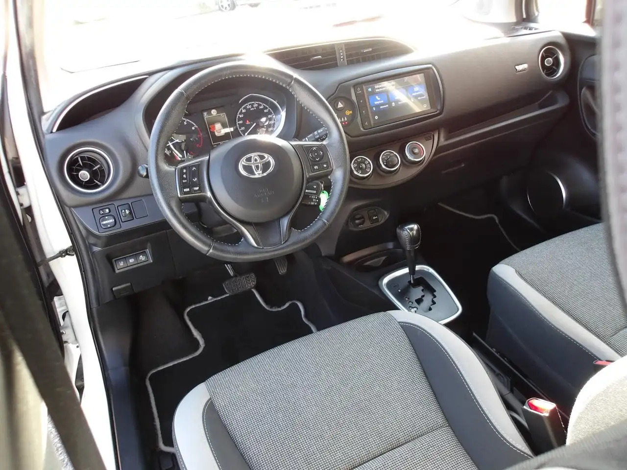 Toyota Yaris Yaris — photo 9