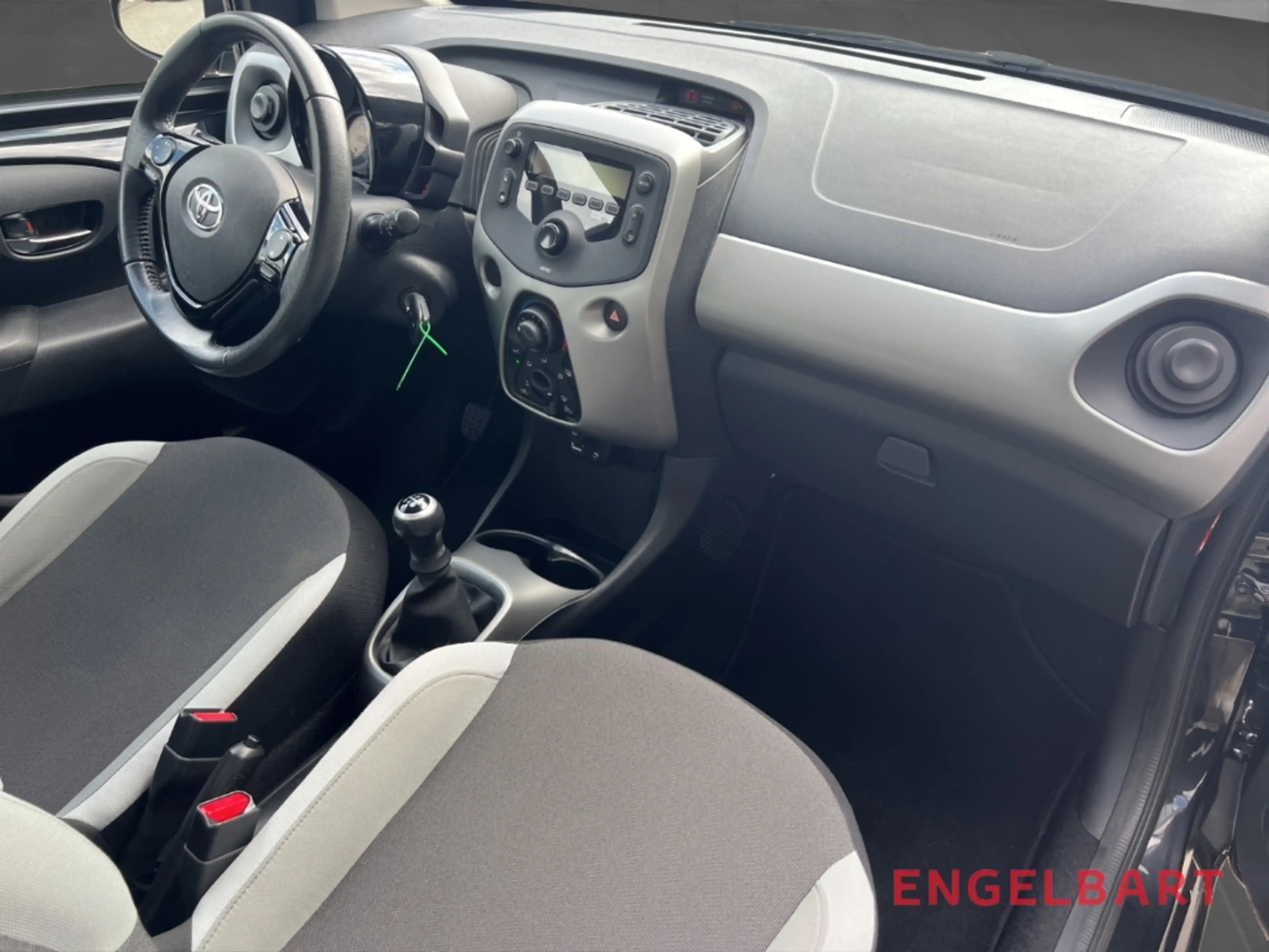 Toyota Aygo 1.0 X-Play Touch Allwetterreifen — photo 11