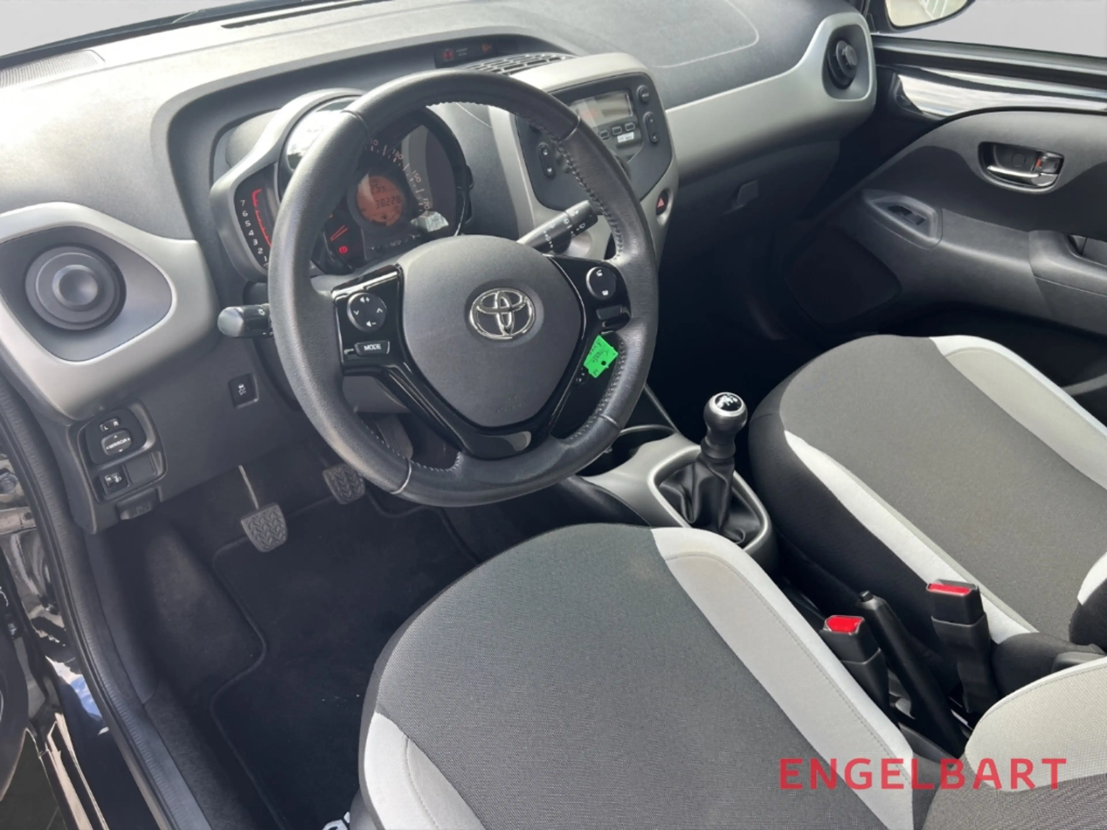 Toyota Aygo 1.0 X-Play Touch Allwetterreifen — photo 7