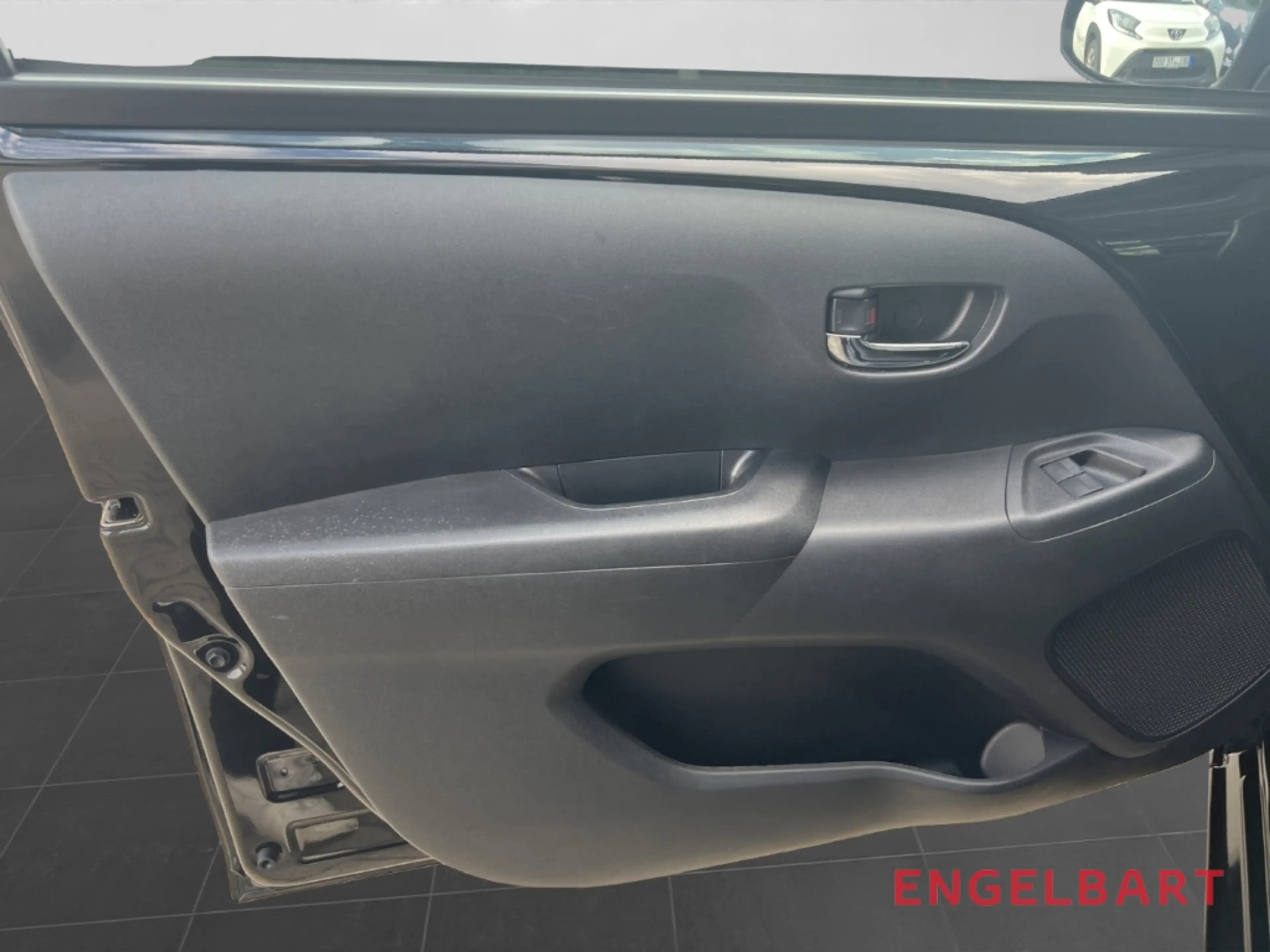 Toyota Aygo 1.0 X-Play Touch Allwetterreifen — photo 10