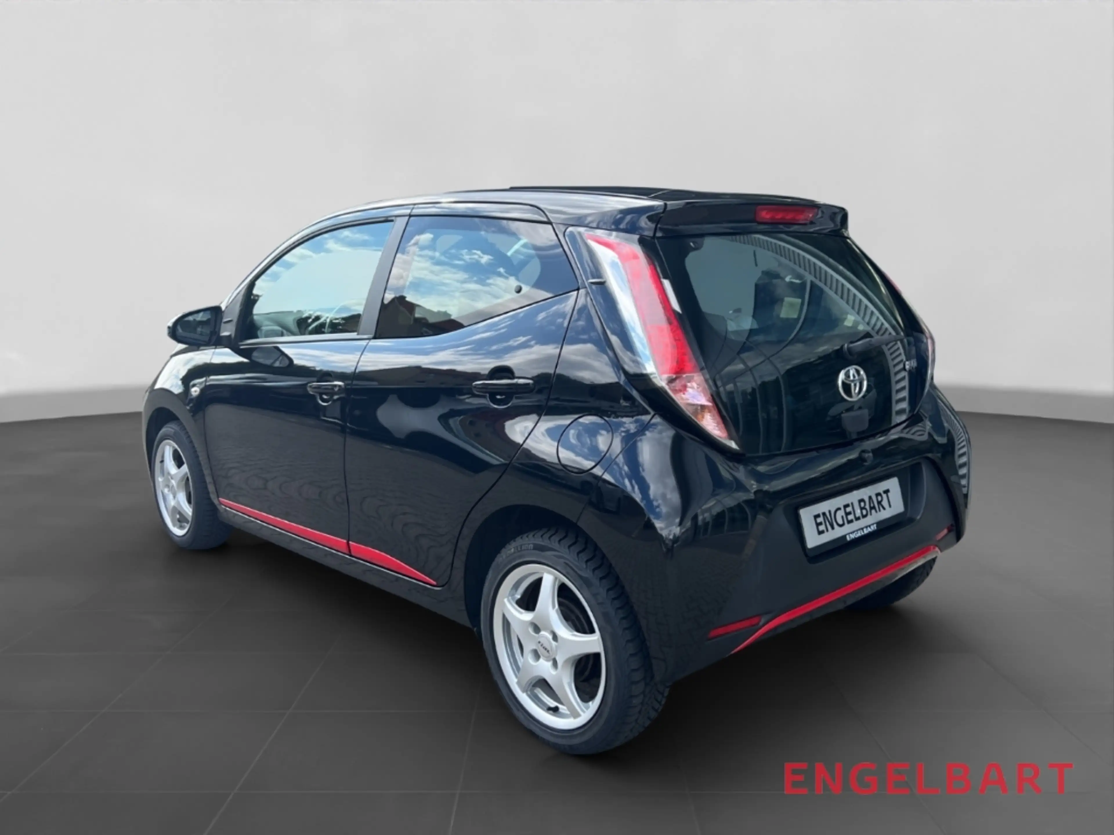 Toyota Aygo 1.0 X-Play Touch Allwetterreifen — photo 3