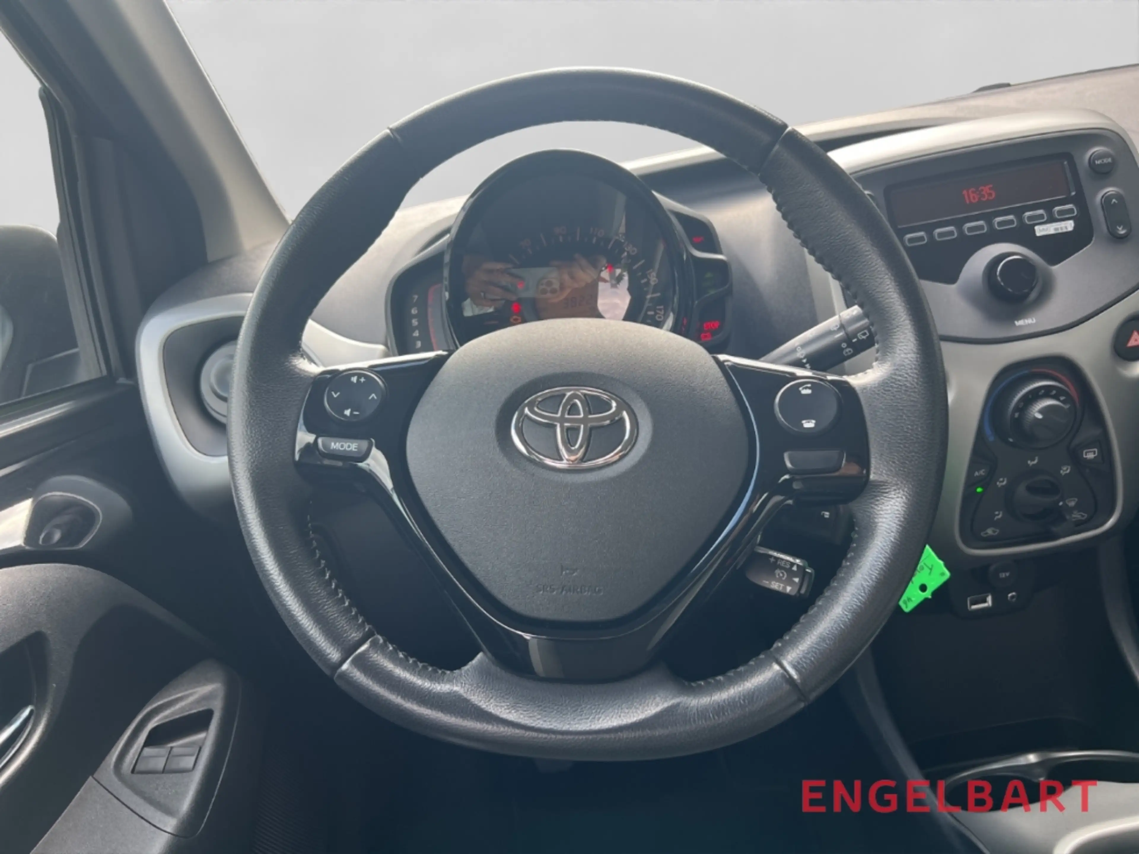 Toyota Aygo 1.0 X-Play Touch Allwetterreifen — photo 8