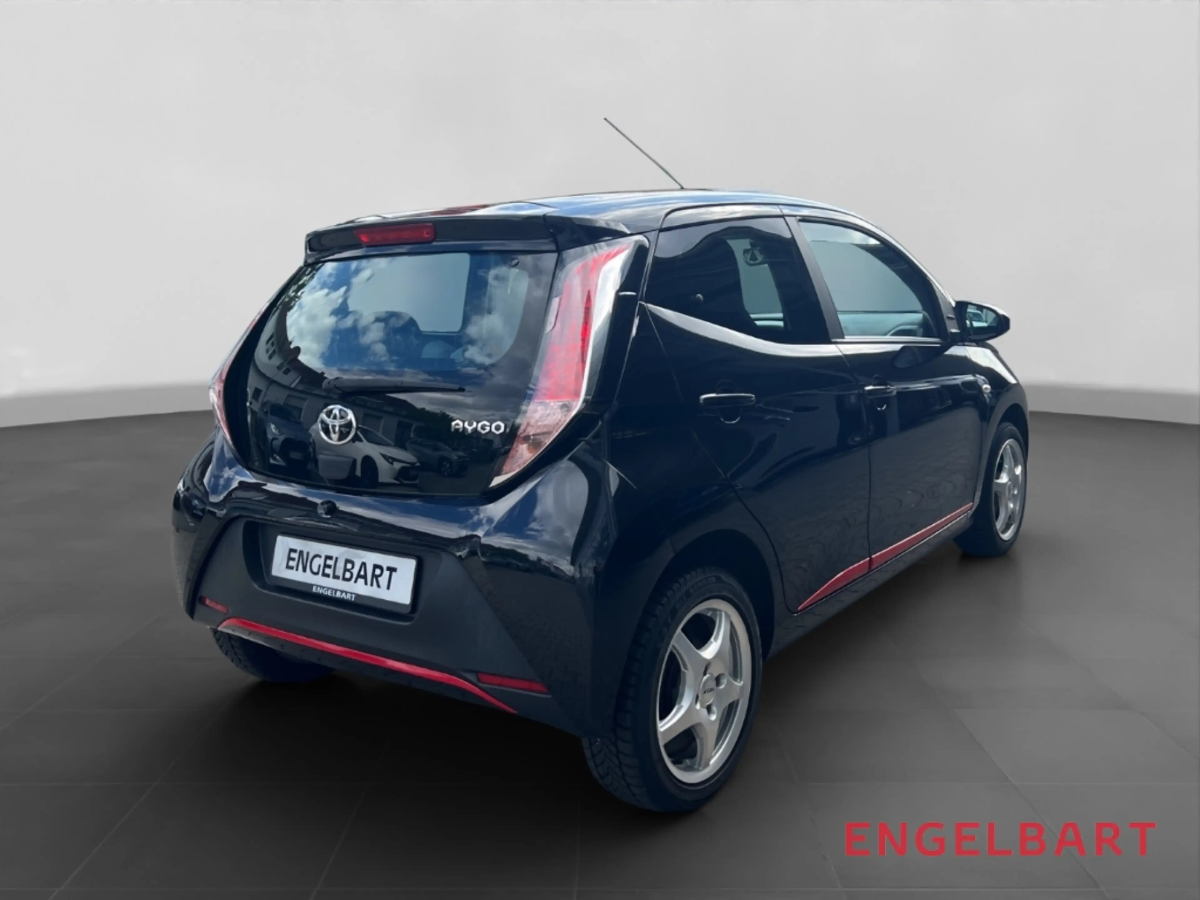 Toyota Aygo 1.0 X-Play Touch Allwetterreifen — photo 4