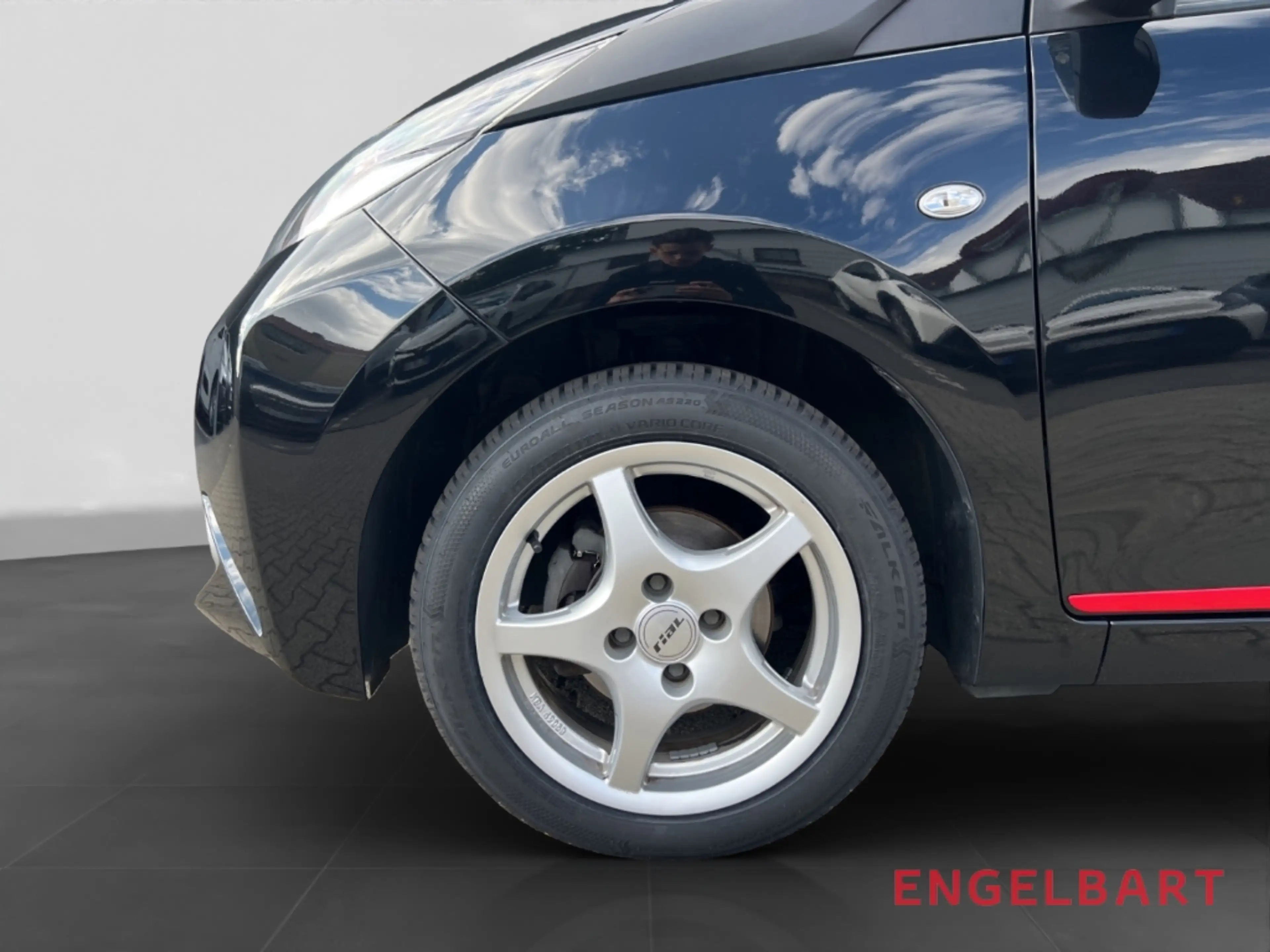 Toyota Aygo 1.0 X-Play Touch Allwetterreifen — photo 15