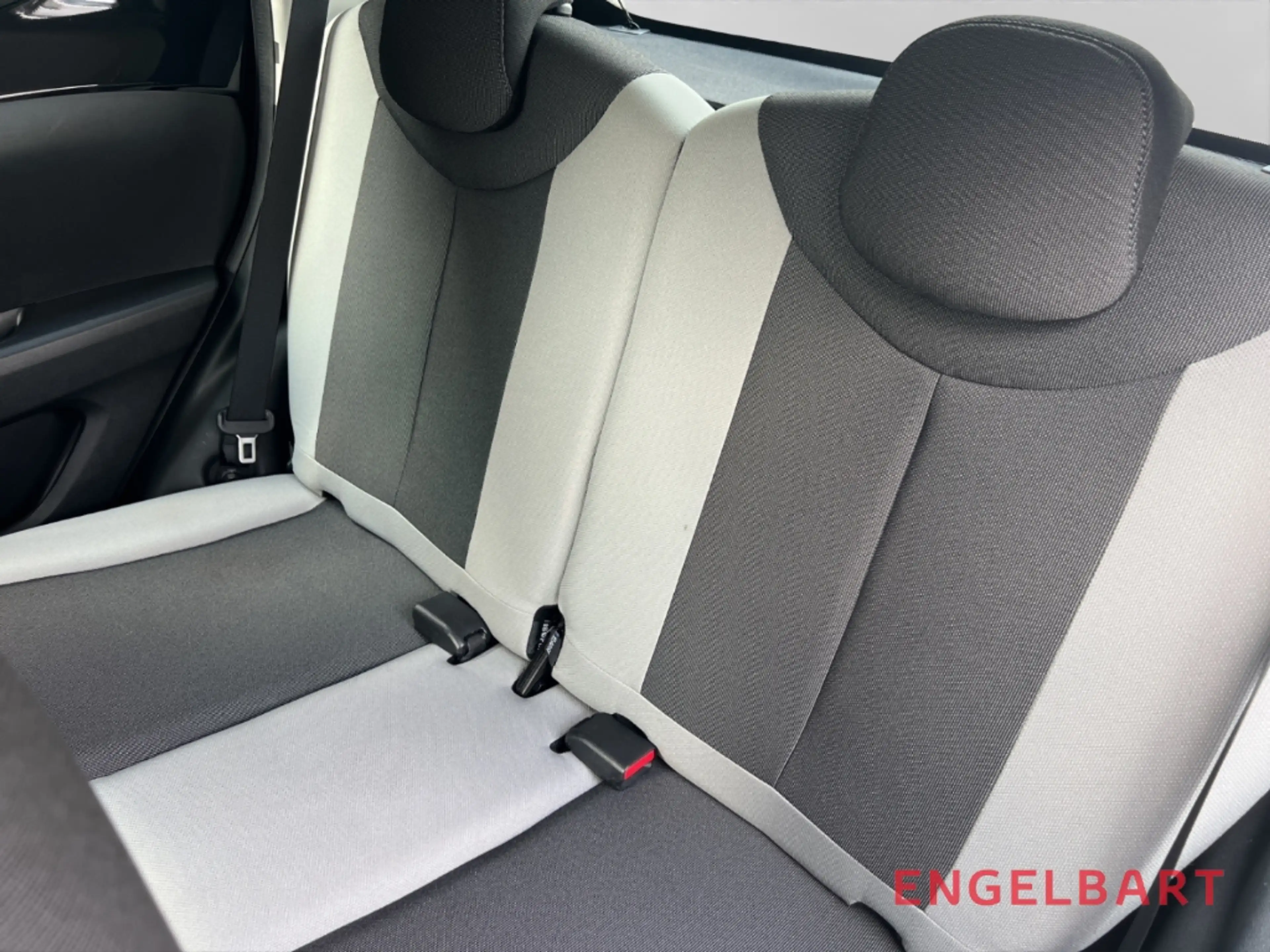 Toyota Aygo 1.0 X-Play Touch Allwetterreifen — photo 12