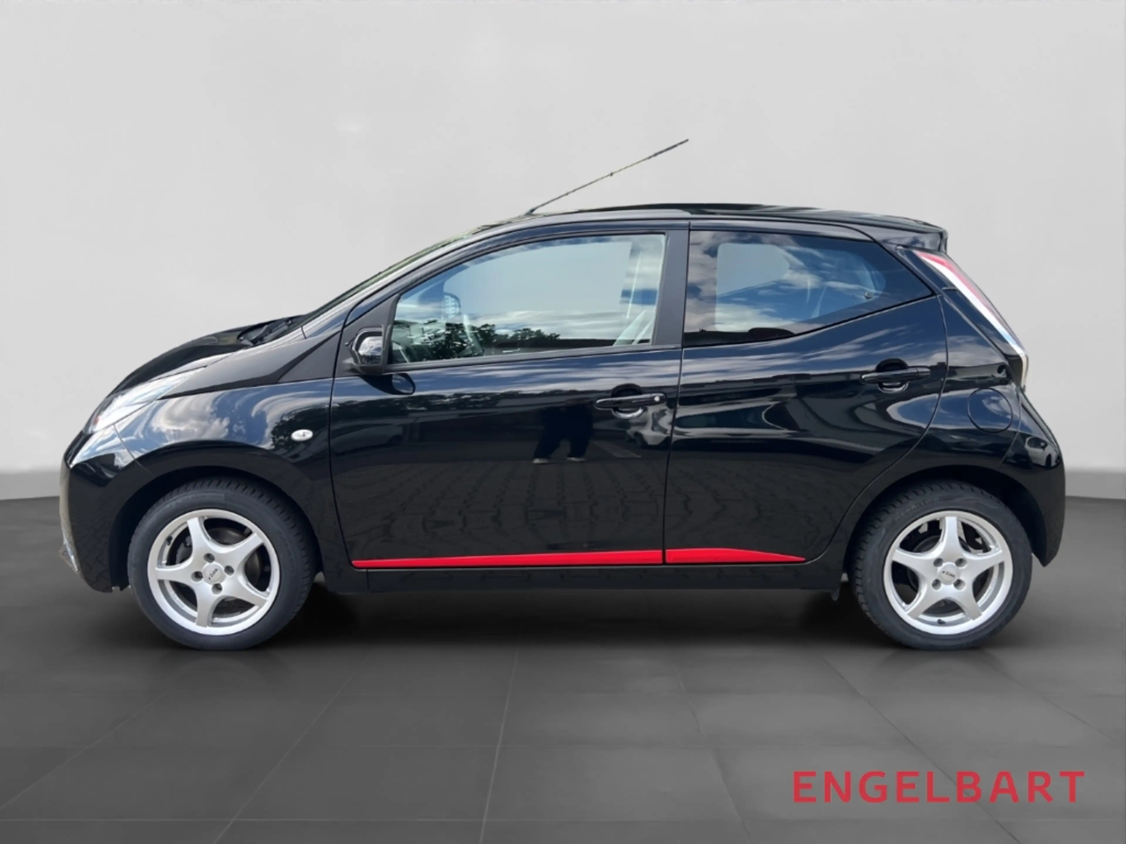 Toyota Aygo 1.0 X-Play Touch Allwetterreifen — photo 2
