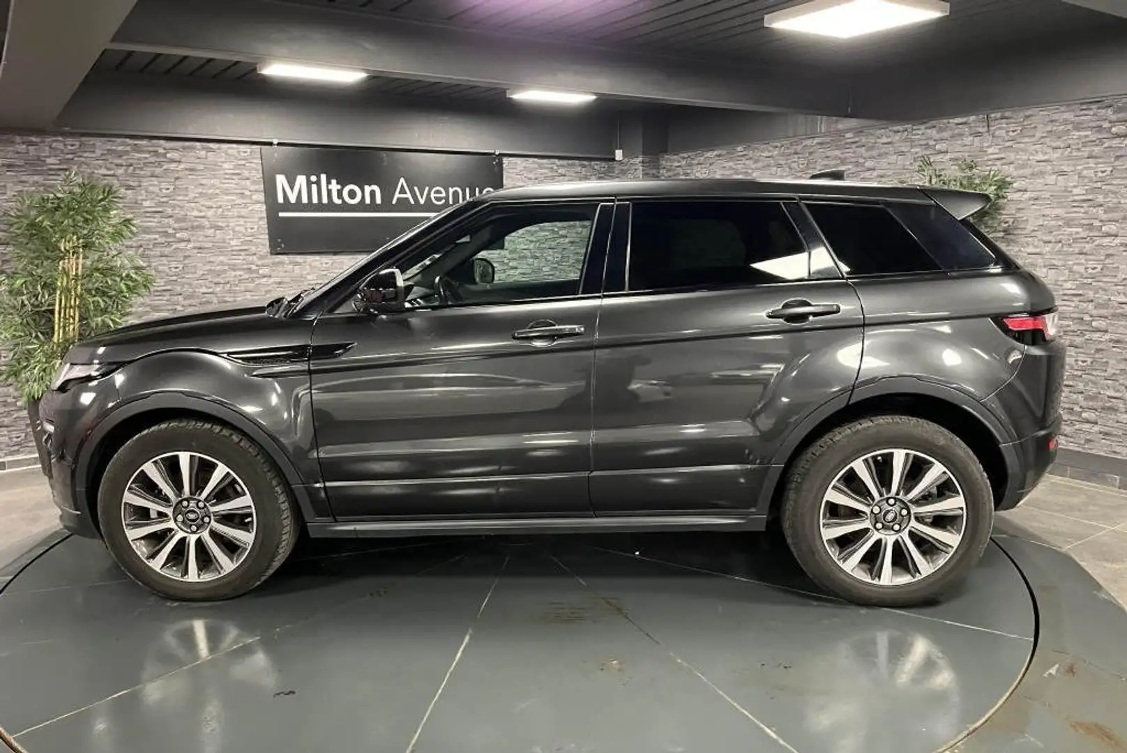 Land Rover Range Rover Evoque Range Rover Evoque 2.0 TD4 180 SE Dynamic Grau - 2