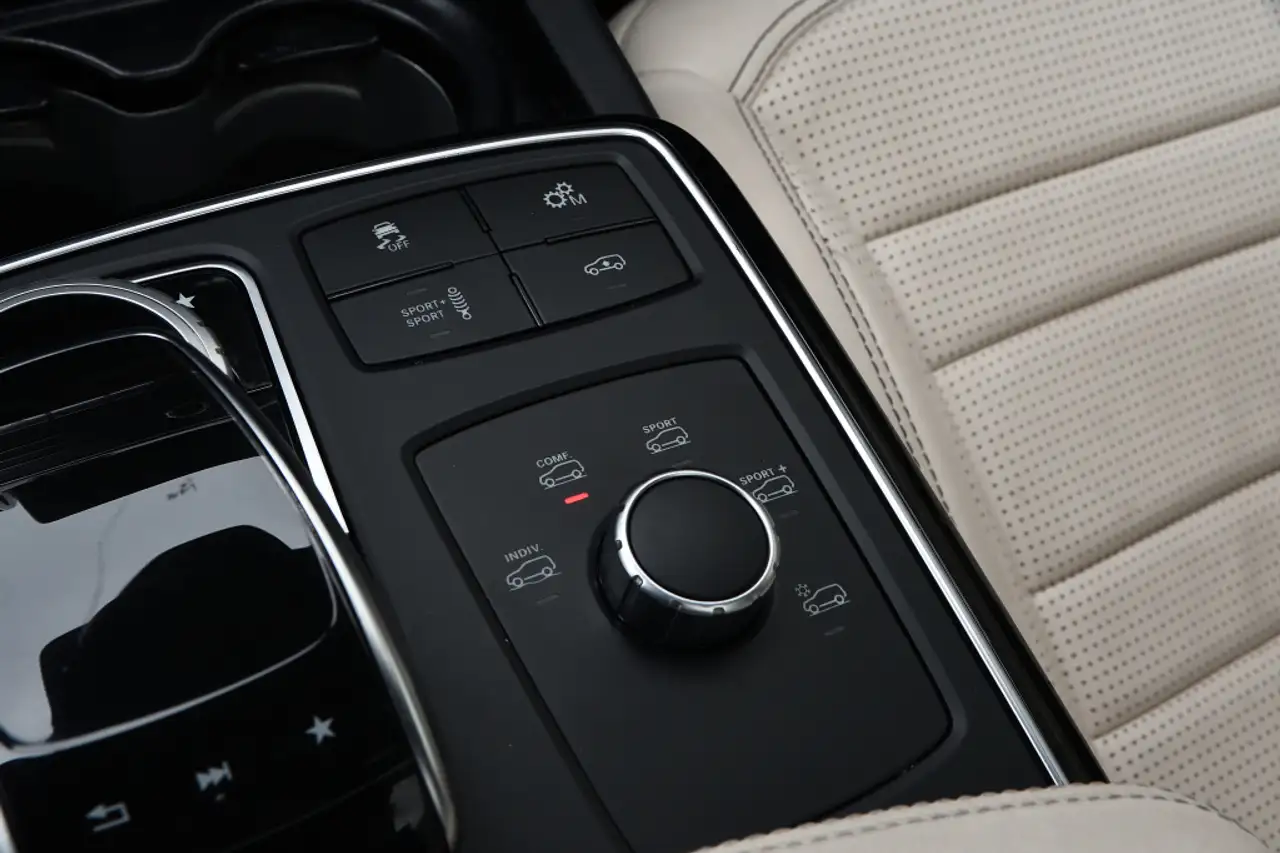 Mercedes-Benz GLE снимка Mercedes-Benz GLE