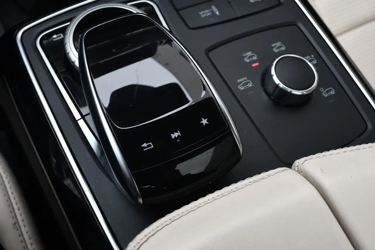 Mercedes-Benz GLE снимка Mercedes-Benz GLE