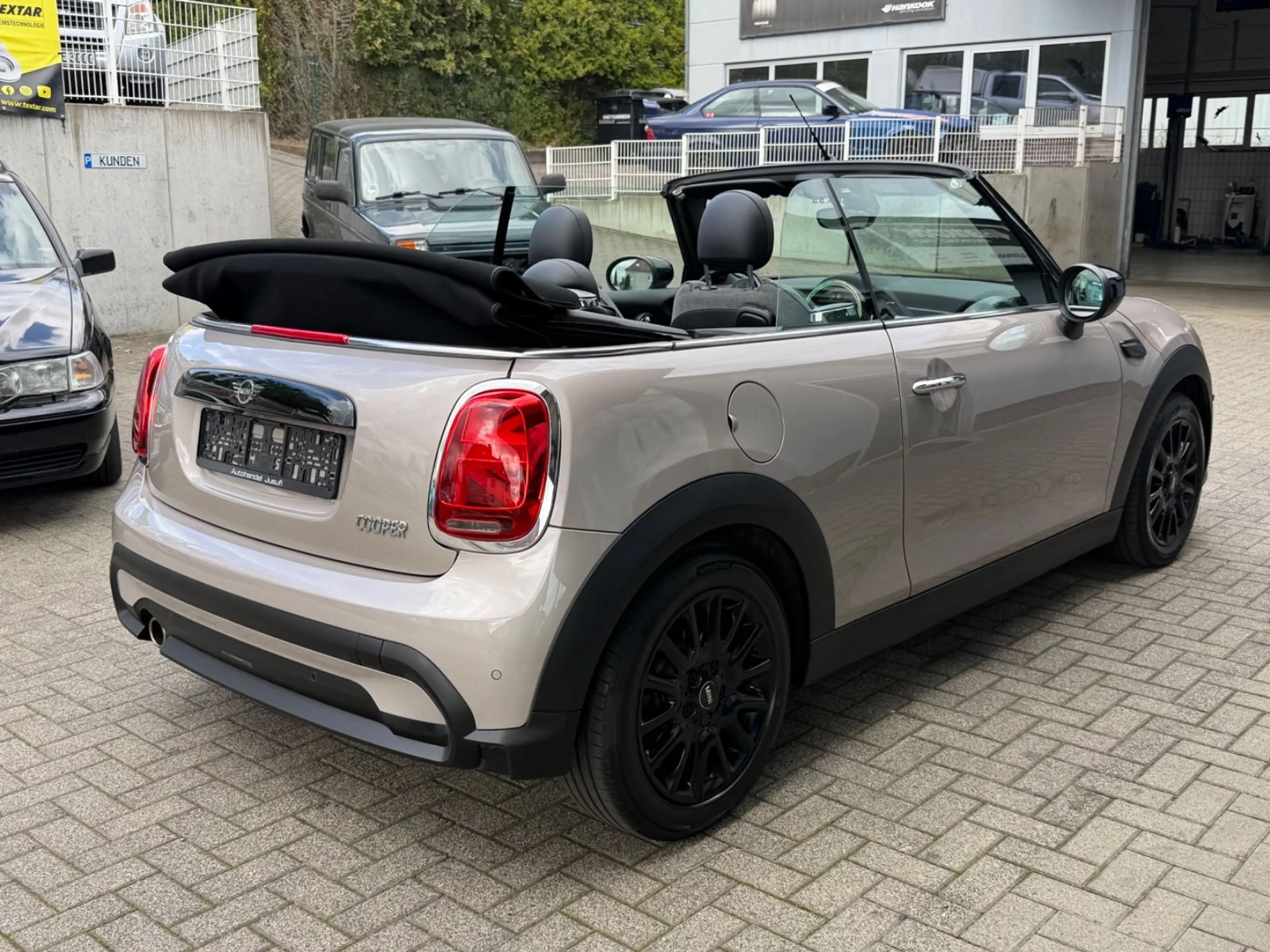 MINI Cooper Cabrio COOPER Cabrio John Cooper Classic Works Trim — photo 3