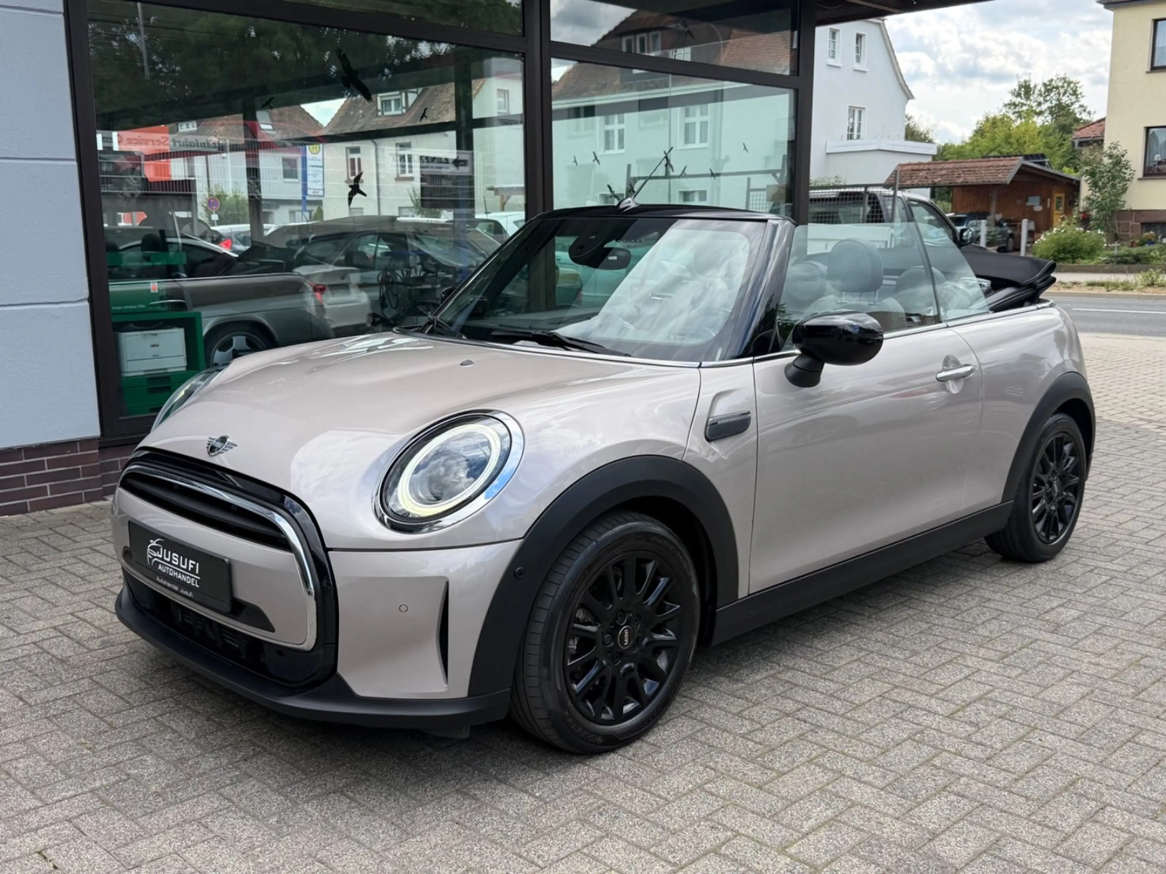 MINI Cooper Cabrio COOPER Cabrio John Cooper Classic Works Trim