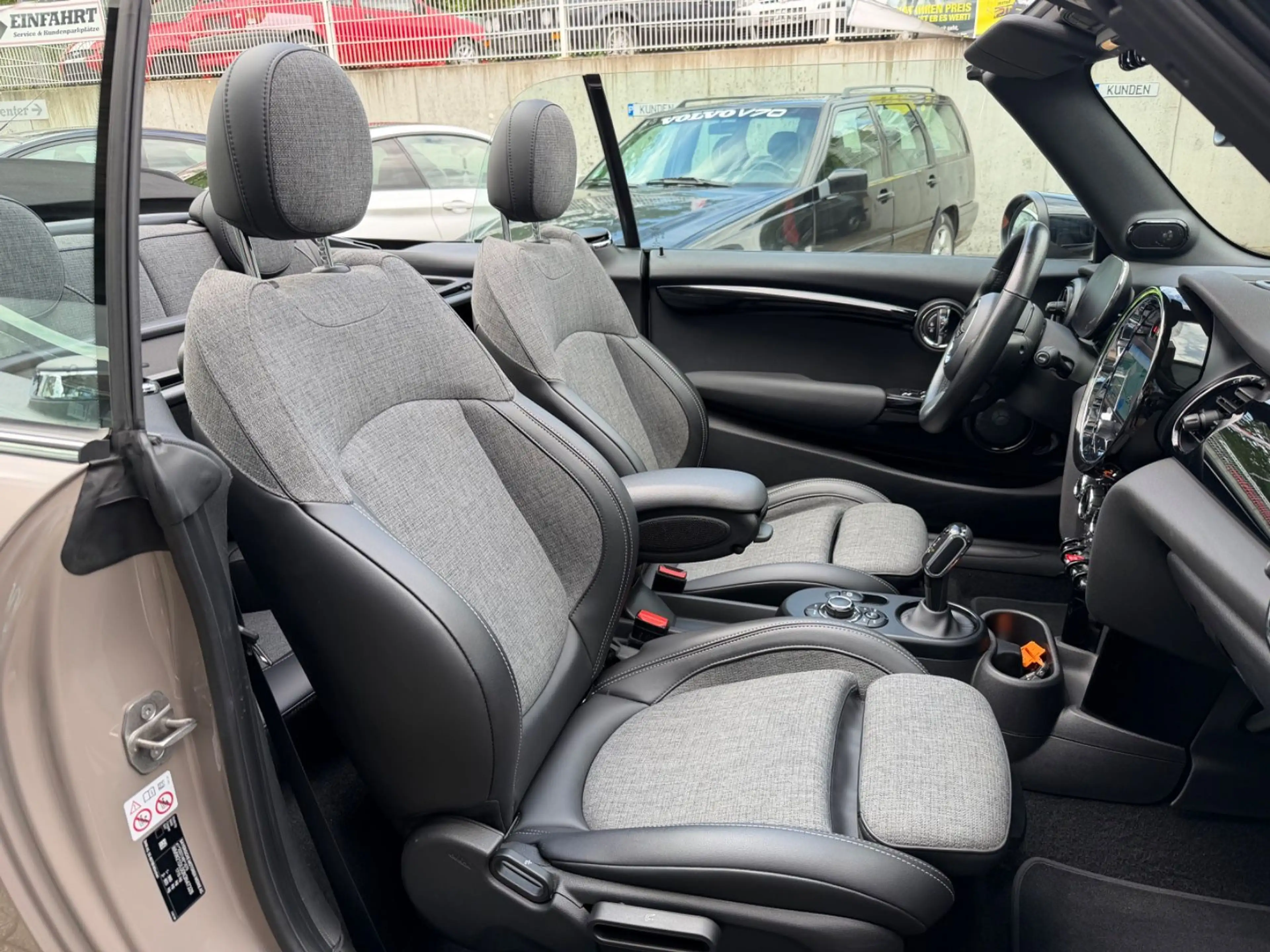 MINI Cooper Cabrio COOPER Cabrio John Cooper Classic Works Trim — photo 5