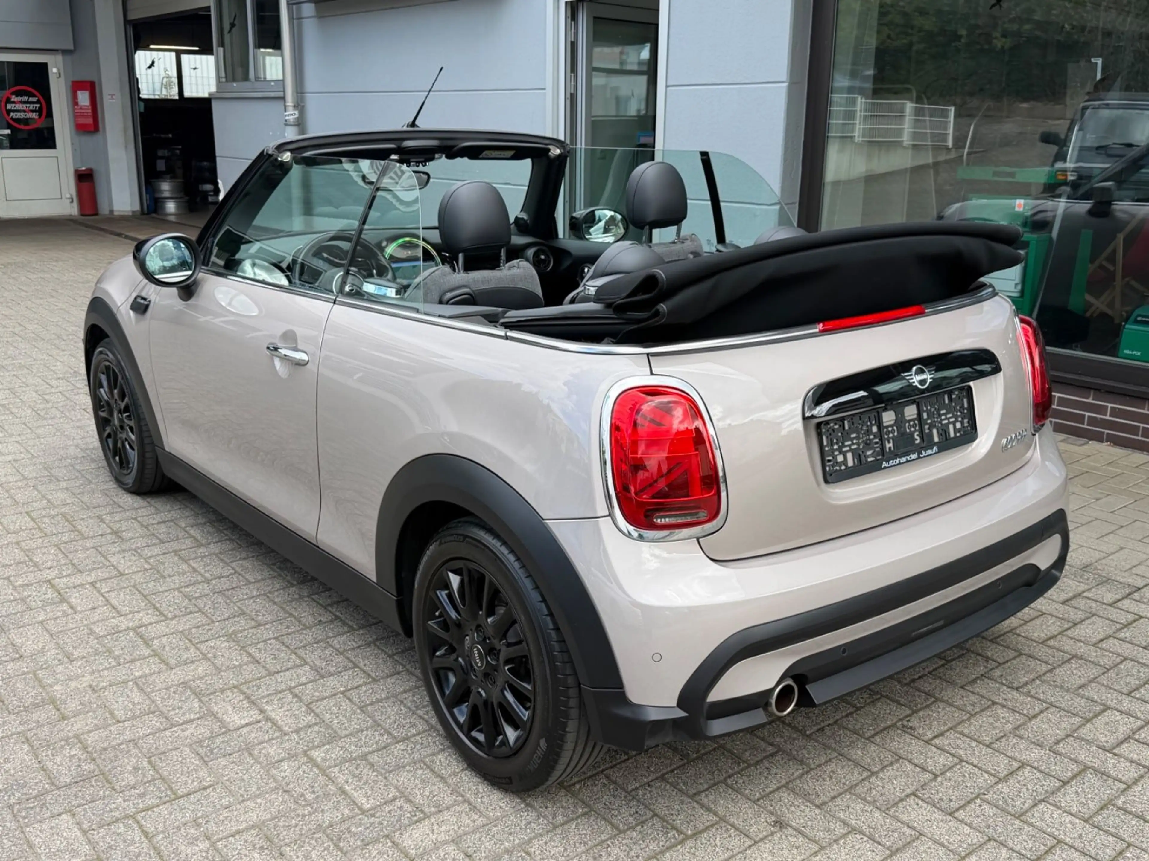 MINI Cooper Cabrio COOPER Cabrio John Cooper Classic Works Trim — photo 2