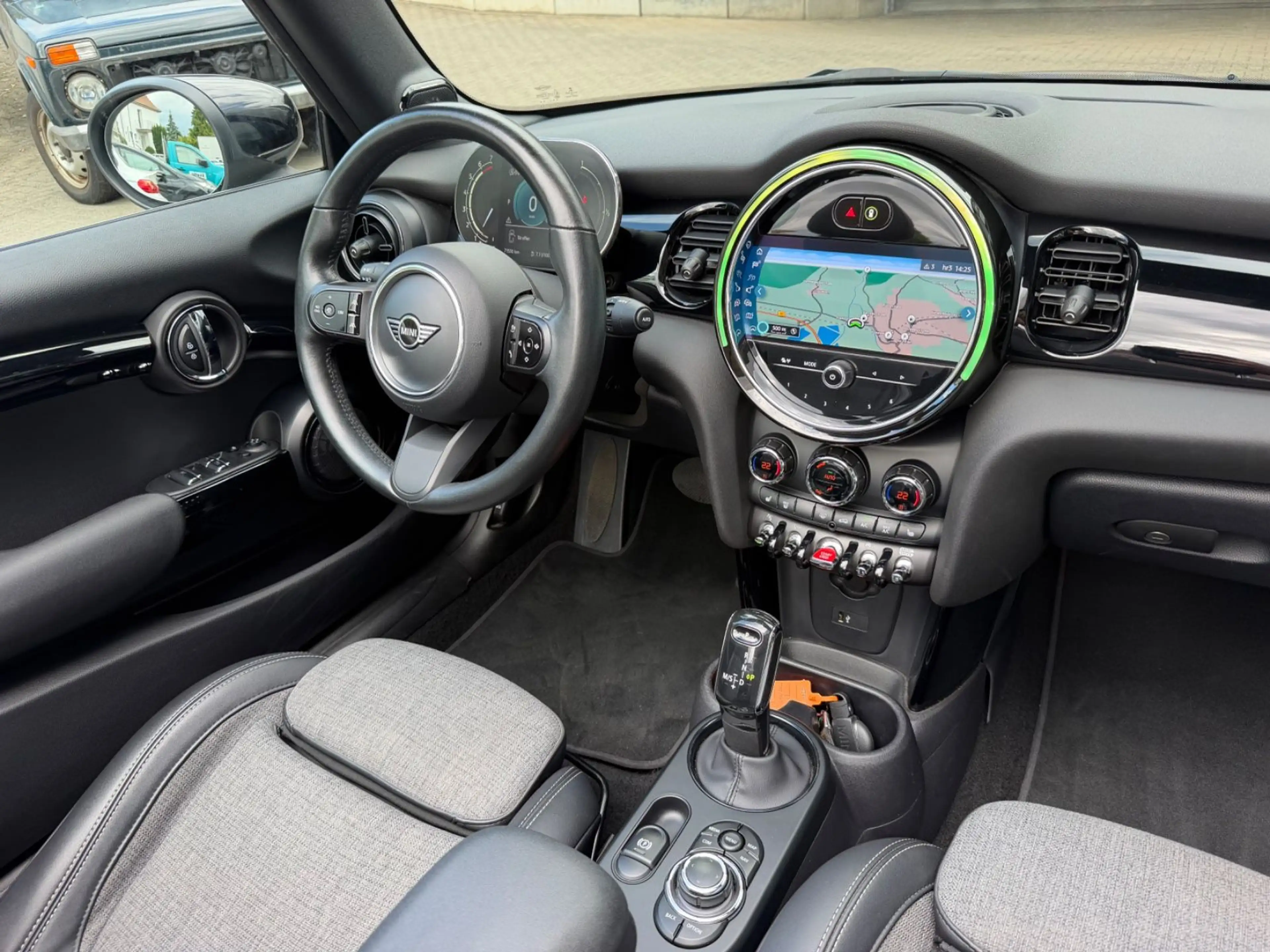 MINI Cooper Cabrio COOPER Cabrio John Cooper Classic Works Trim — photo 6