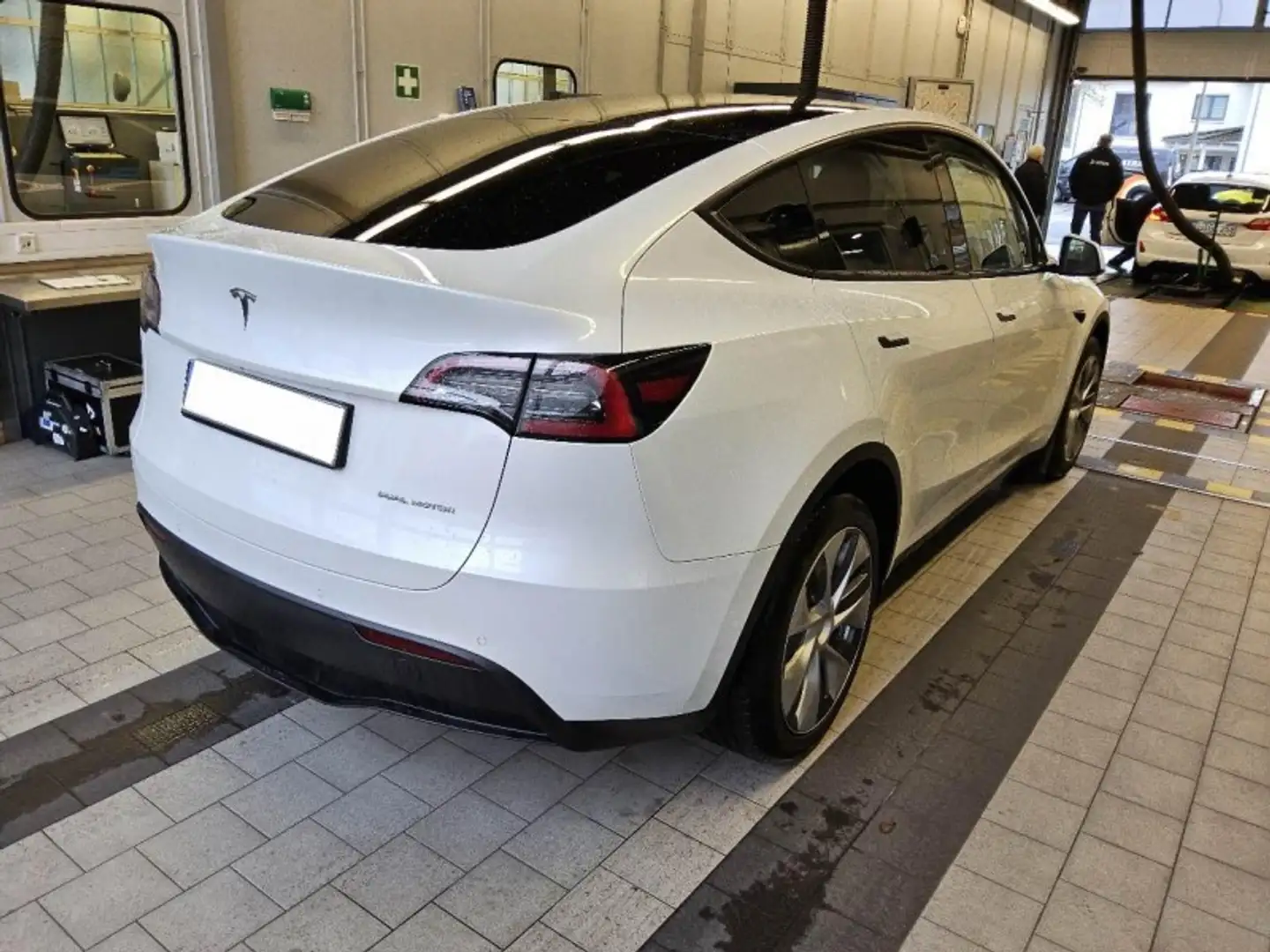 Tesla Model Y Long Range Dual AWD Pano. Wärmepumpe Blanc - 2