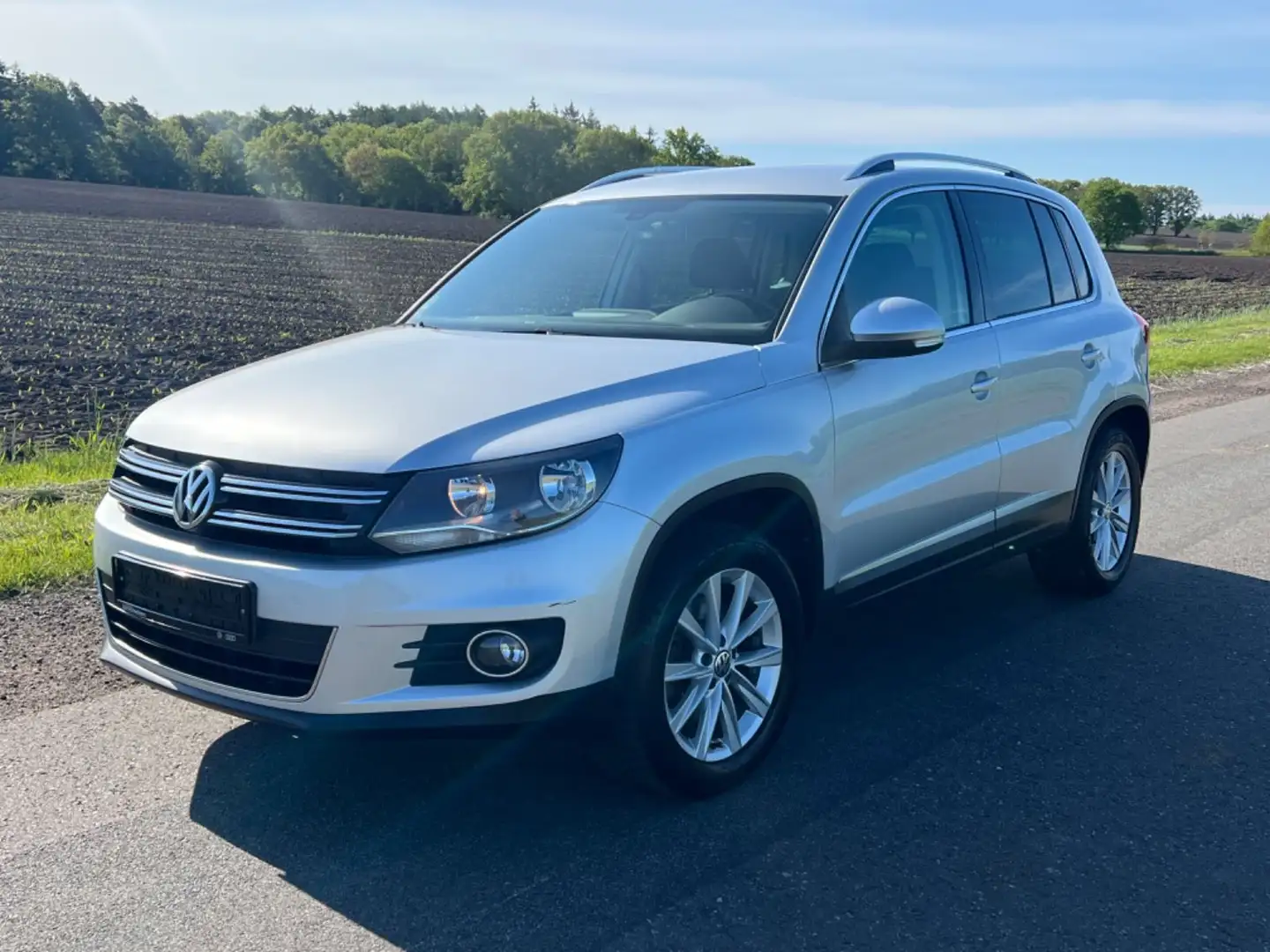 Volkswagen Tiguan 1,4 Sport & Style BMT Anhängerkupplung Silber - 1