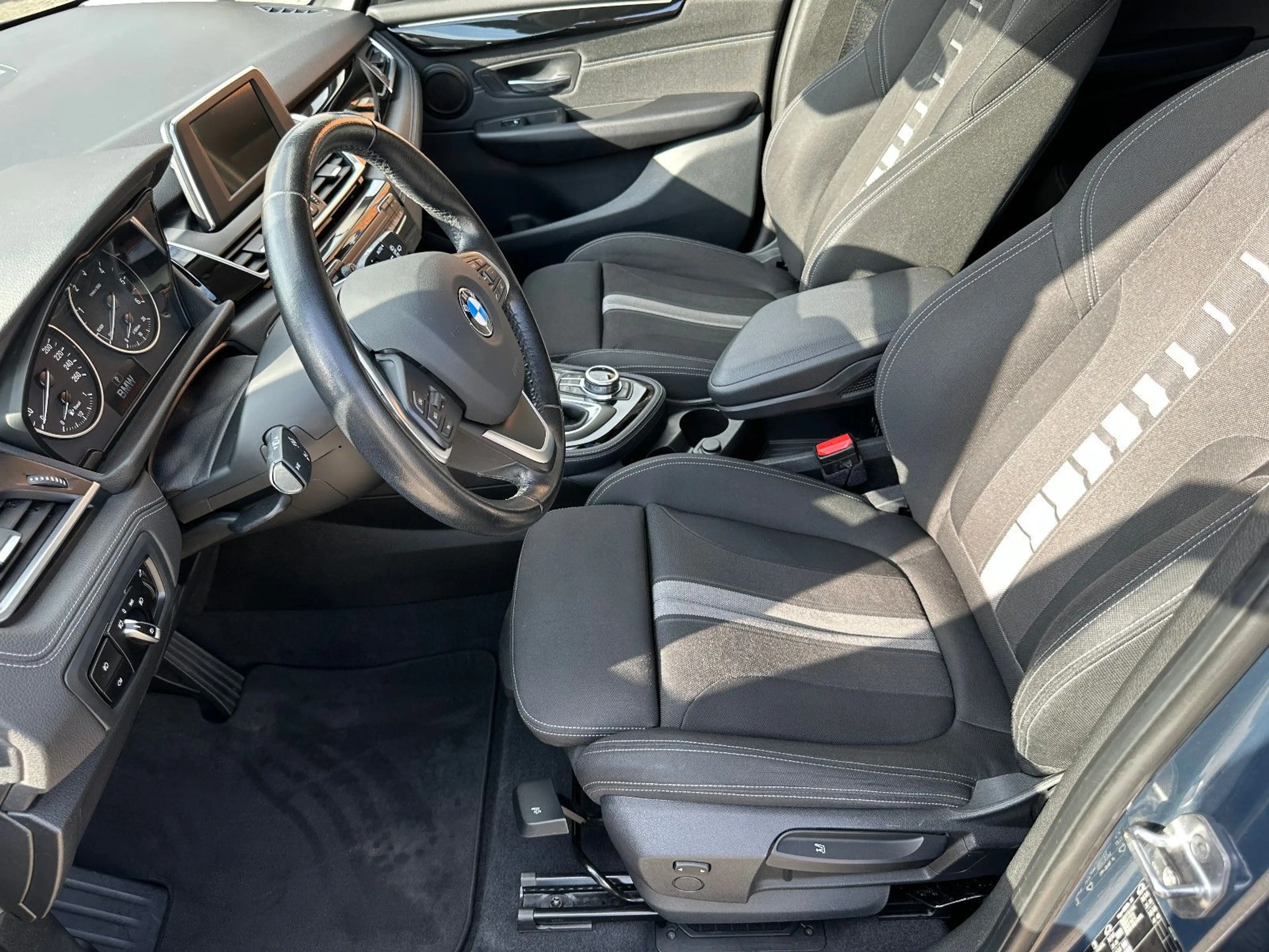 BMW 218 Gran Tourer 218d Sport Line /7-Sitzer/PANO — photo 15