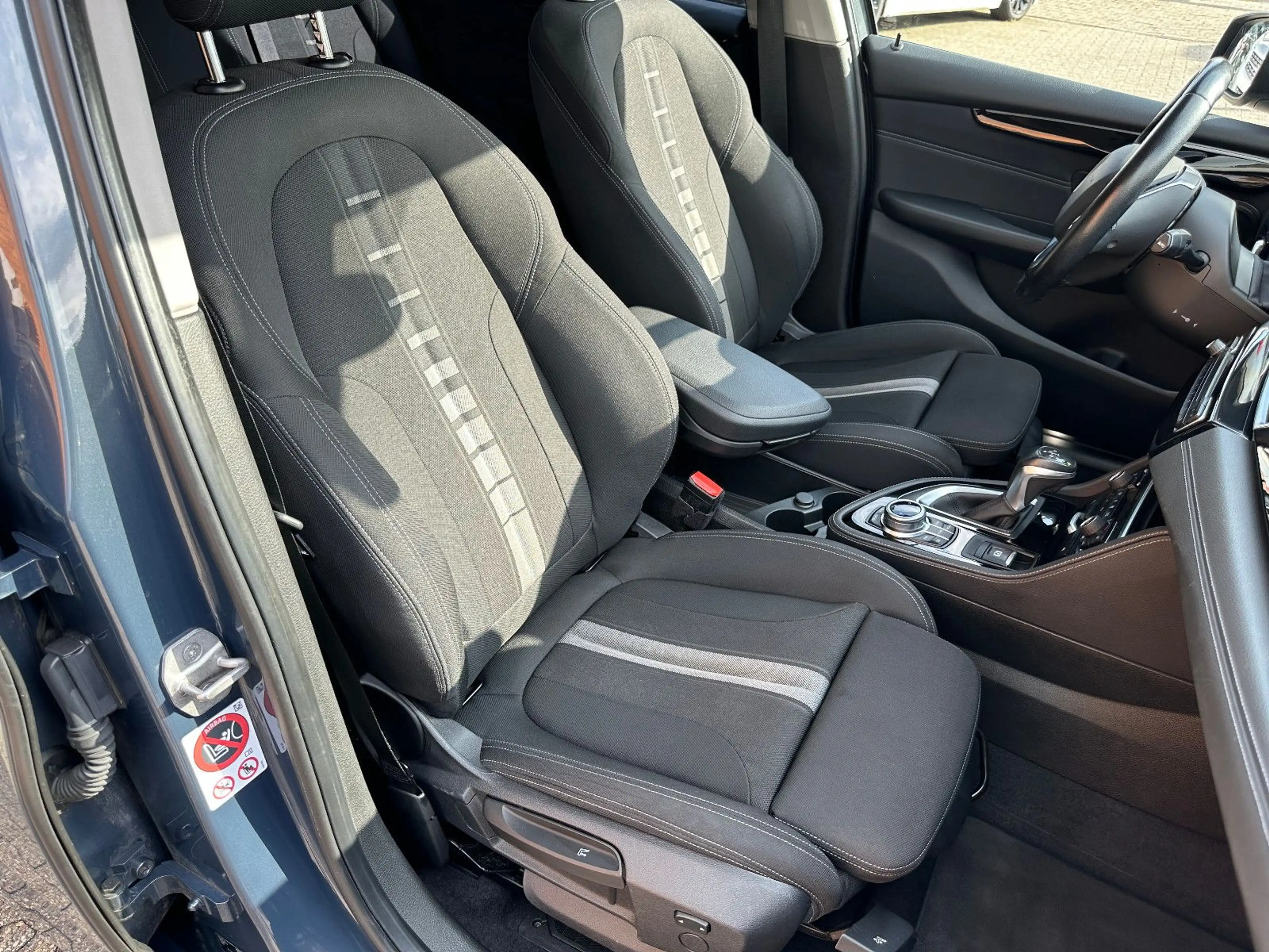BMW 218 Gran Tourer 218d Sport Line /7-Sitzer/PANO — photo 13