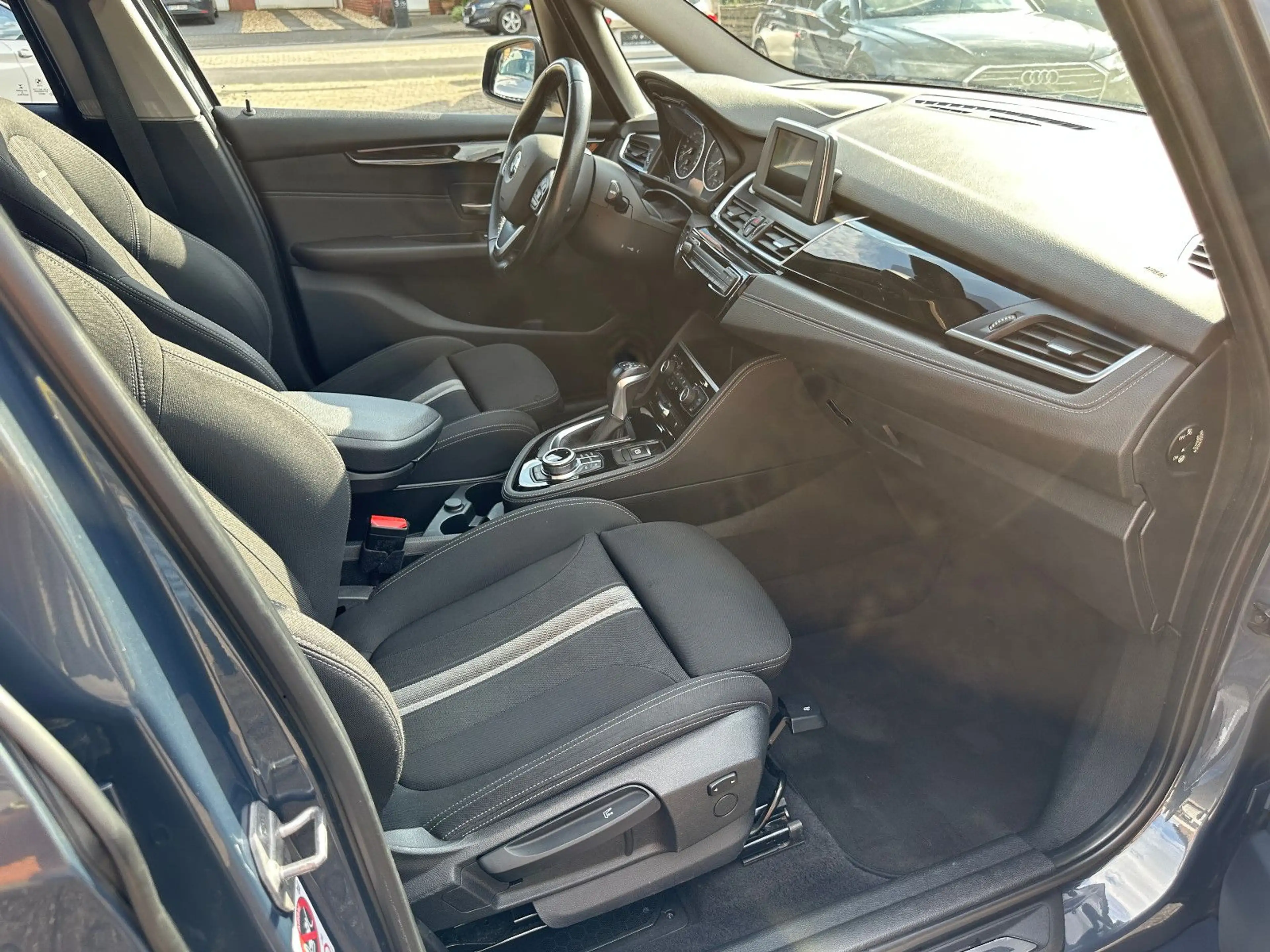 BMW 218 Gran Tourer 218d Sport Line /7-Sitzer/PANO — photo 12