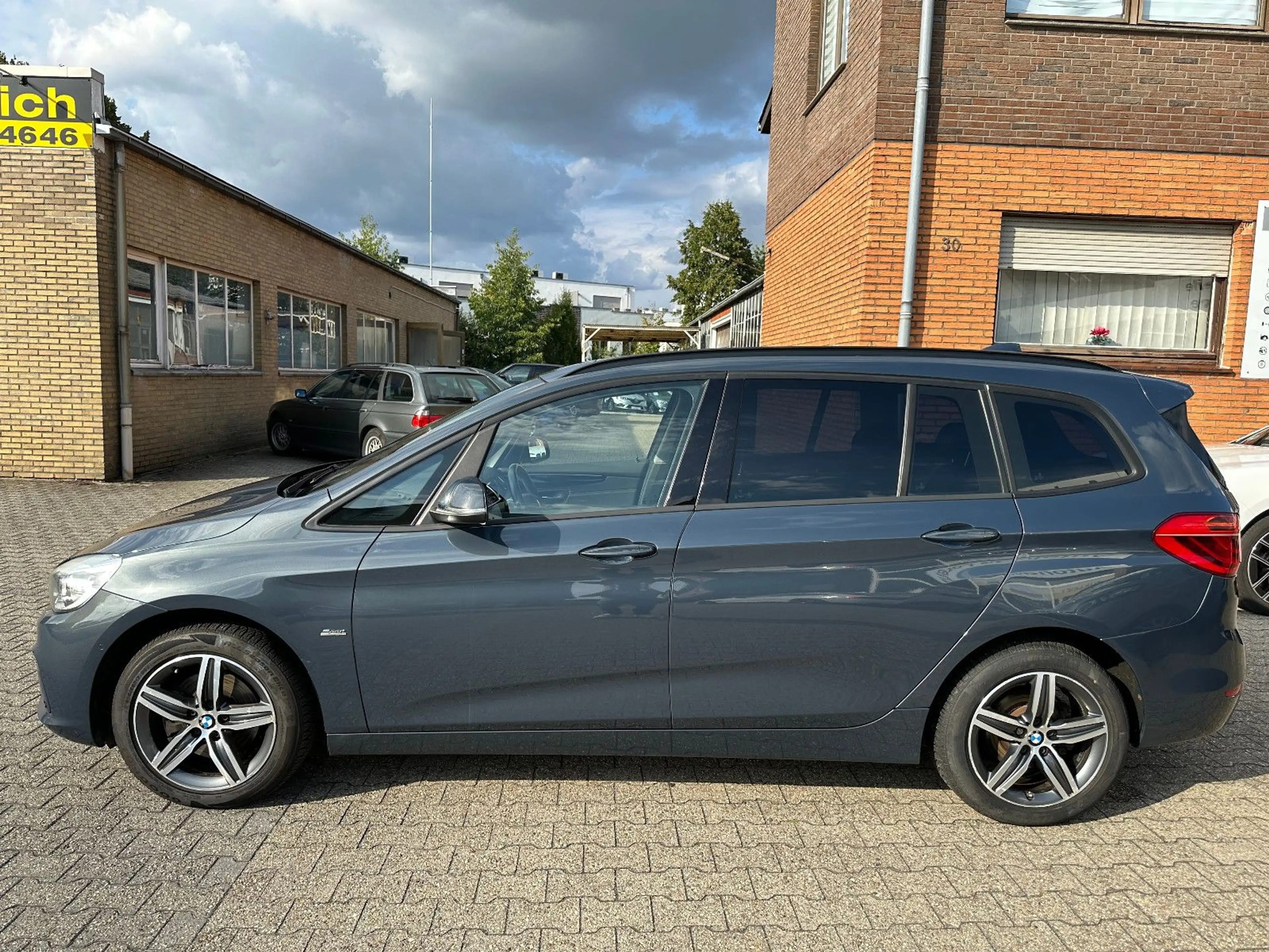 BMW 218 Gran Tourer 218d Sport Line /7-Sitzer/PANO — photo 6