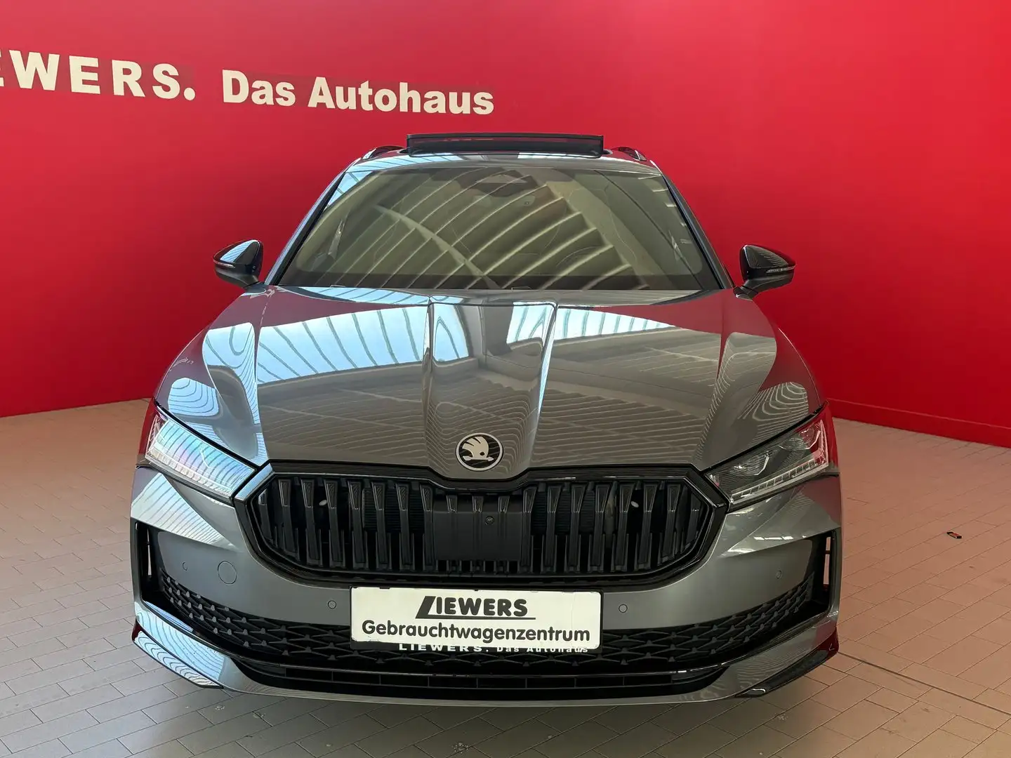 Skoda Superb Sportline TDI DSG Grau - 2