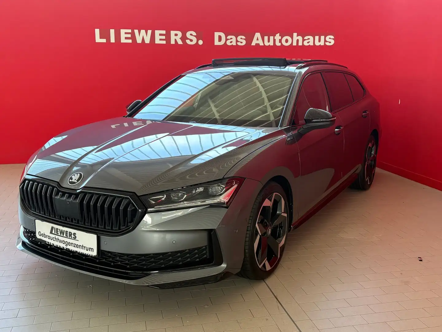 Skoda Superb Sportline TDI DSG Grau - 1