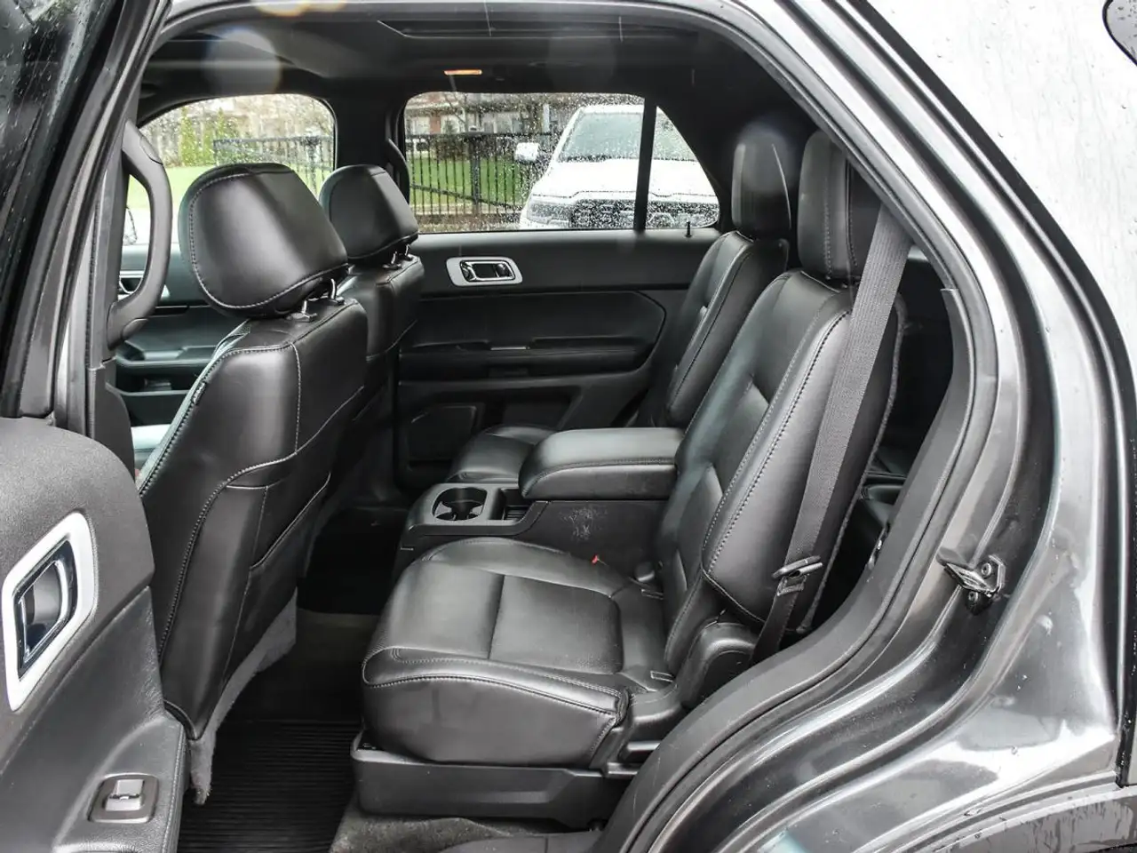 Ford Explorer снимка Ford Explorer