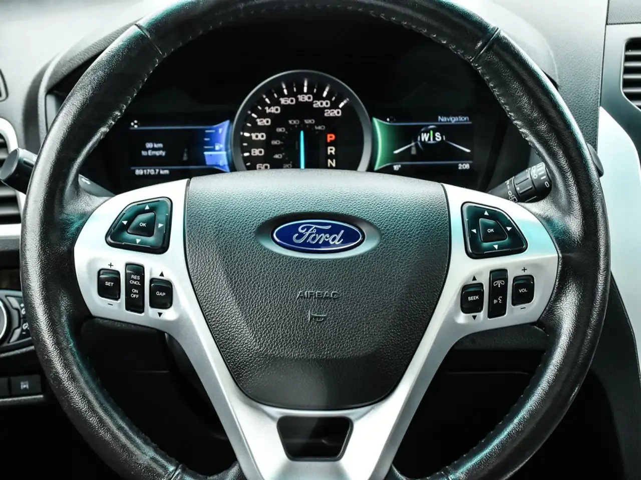 Ford Explorer снимка Ford Explorer
