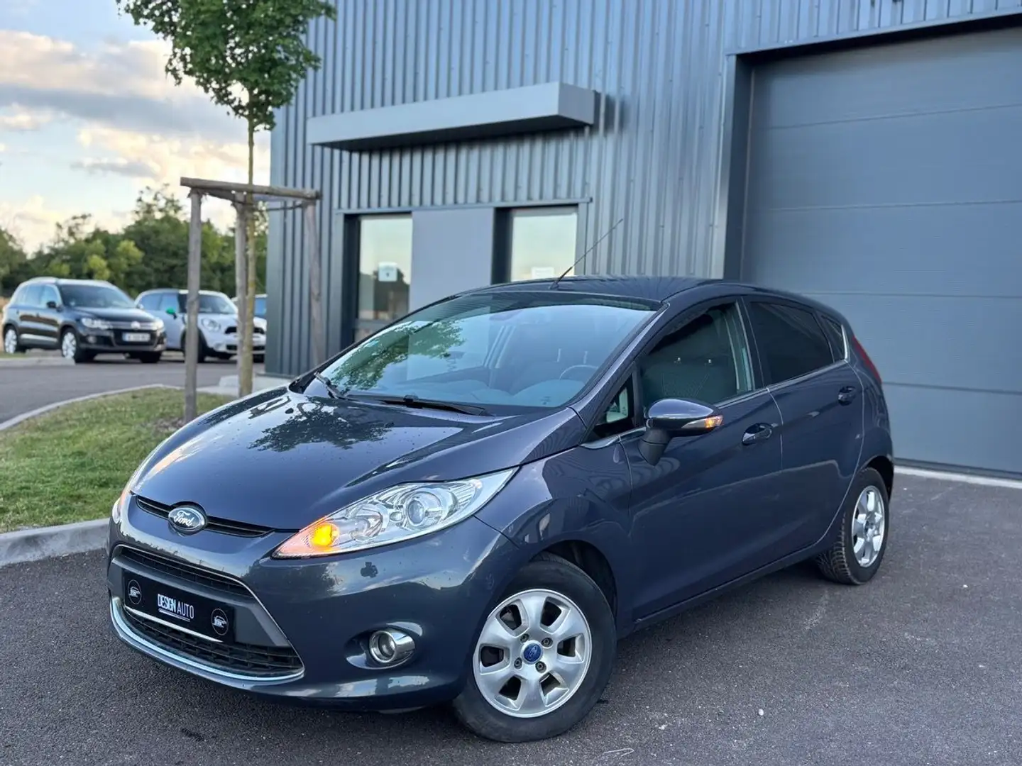 Ford Fiesta 1.6 TDCI 90 CH ECONETIC TITANIUM 5 P - KIT DISTRI  Gris - 1