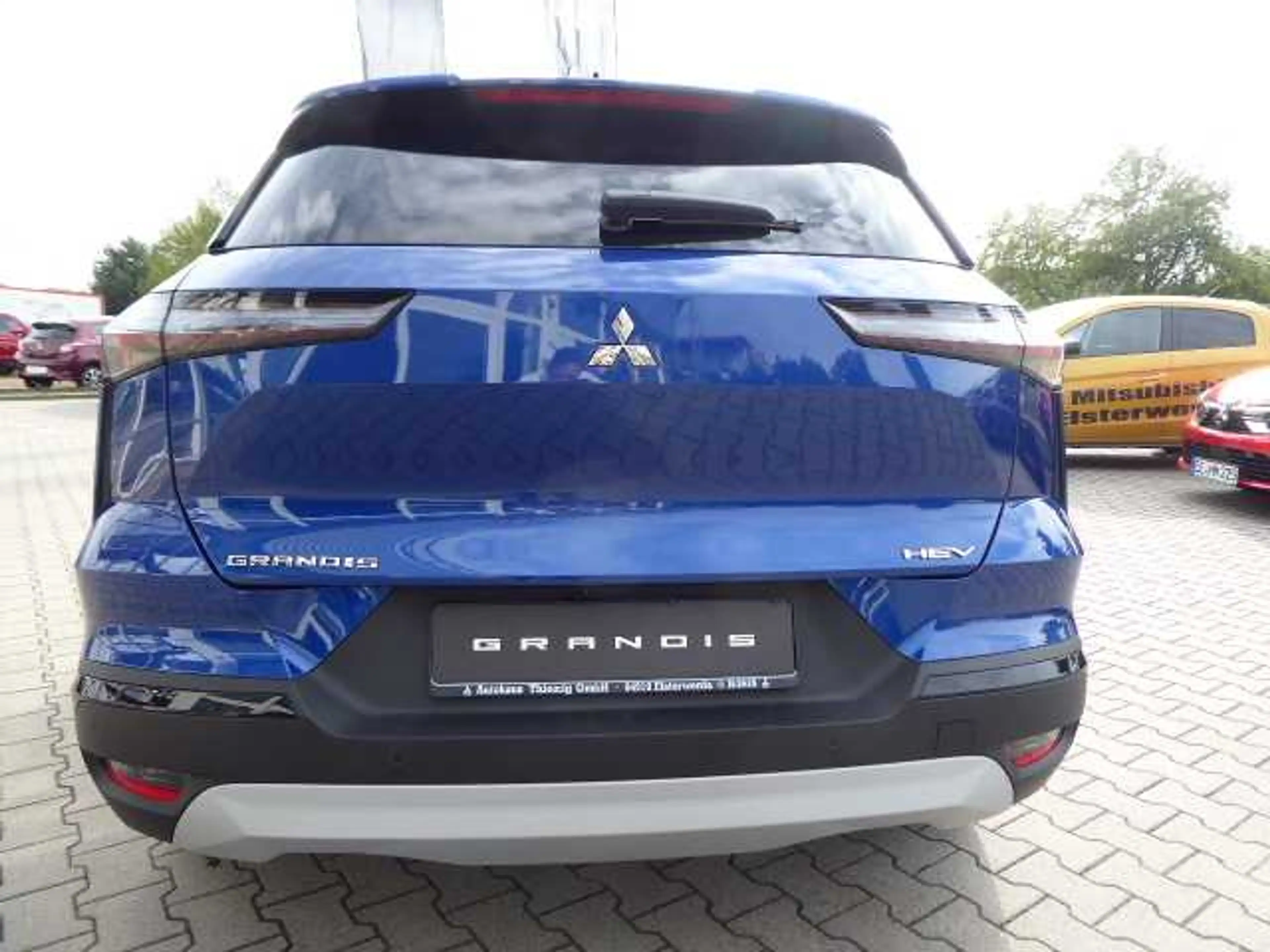 Mitsubishi Grandis Intro Edition 1.8 Hybrid — photo 3