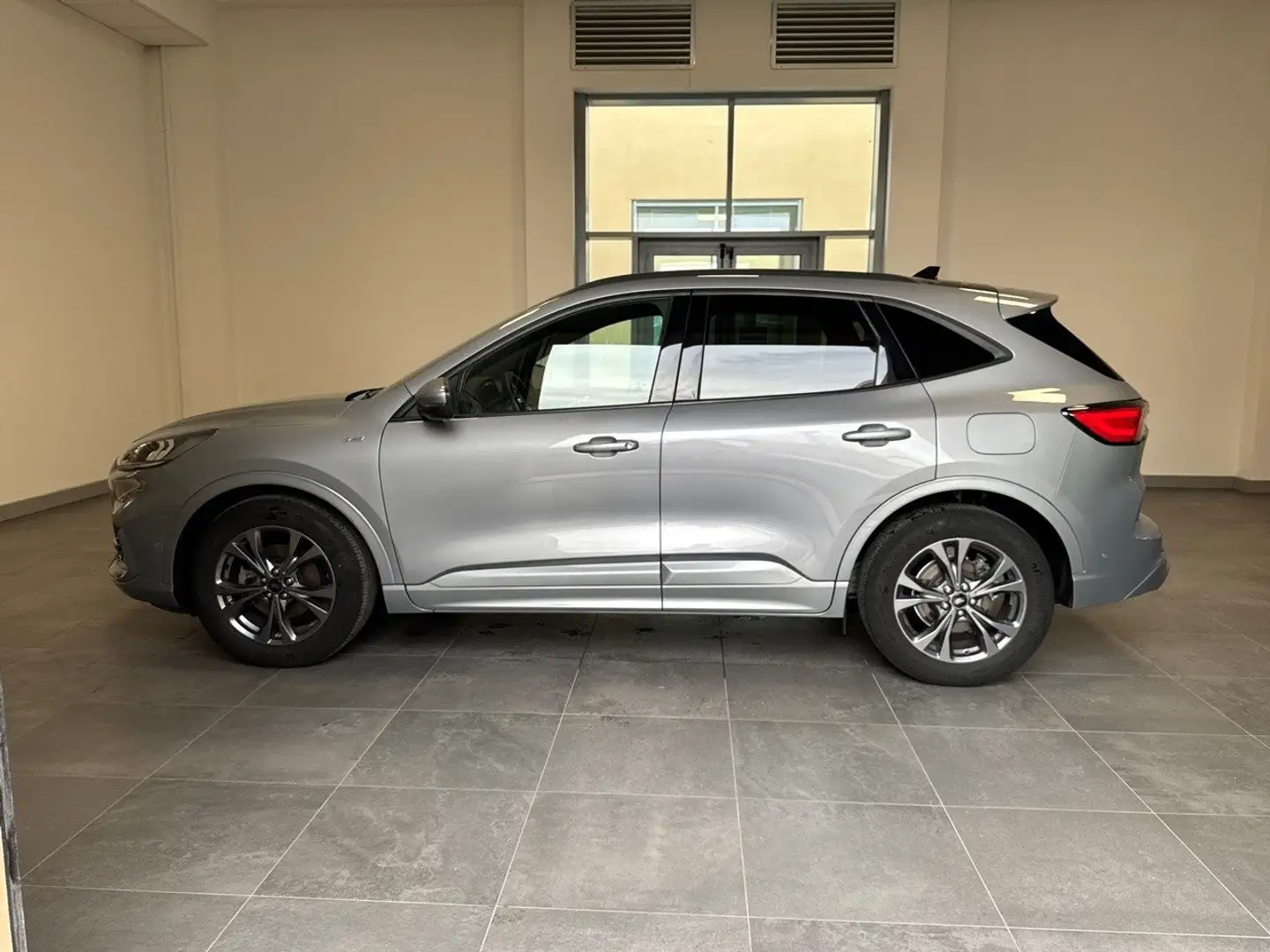 Ford Kuga 2.5 Benzina FHEV 190CV AWD ST-Line Aut Gris - 2