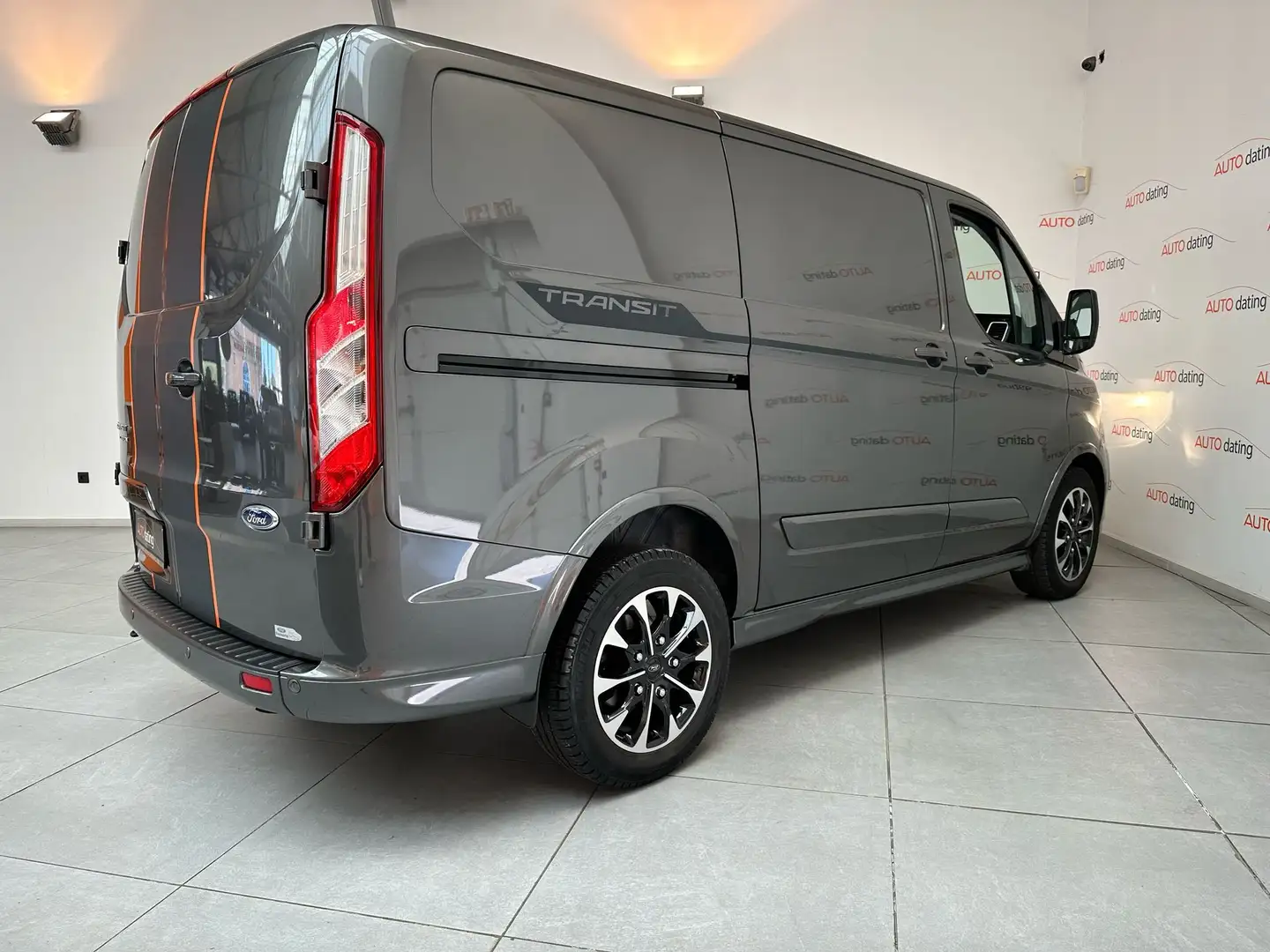 Ford Transit Custom 2.0 TDCi L1H1 Sport S/S (EU6.2) Grijs - 2