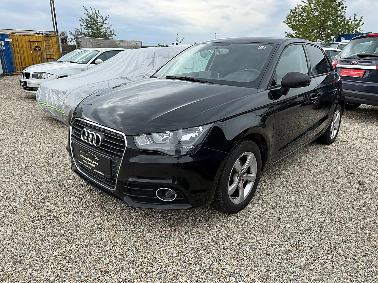 Audi A1 SB 1,2 TFSI Attraction Schwarz - 1