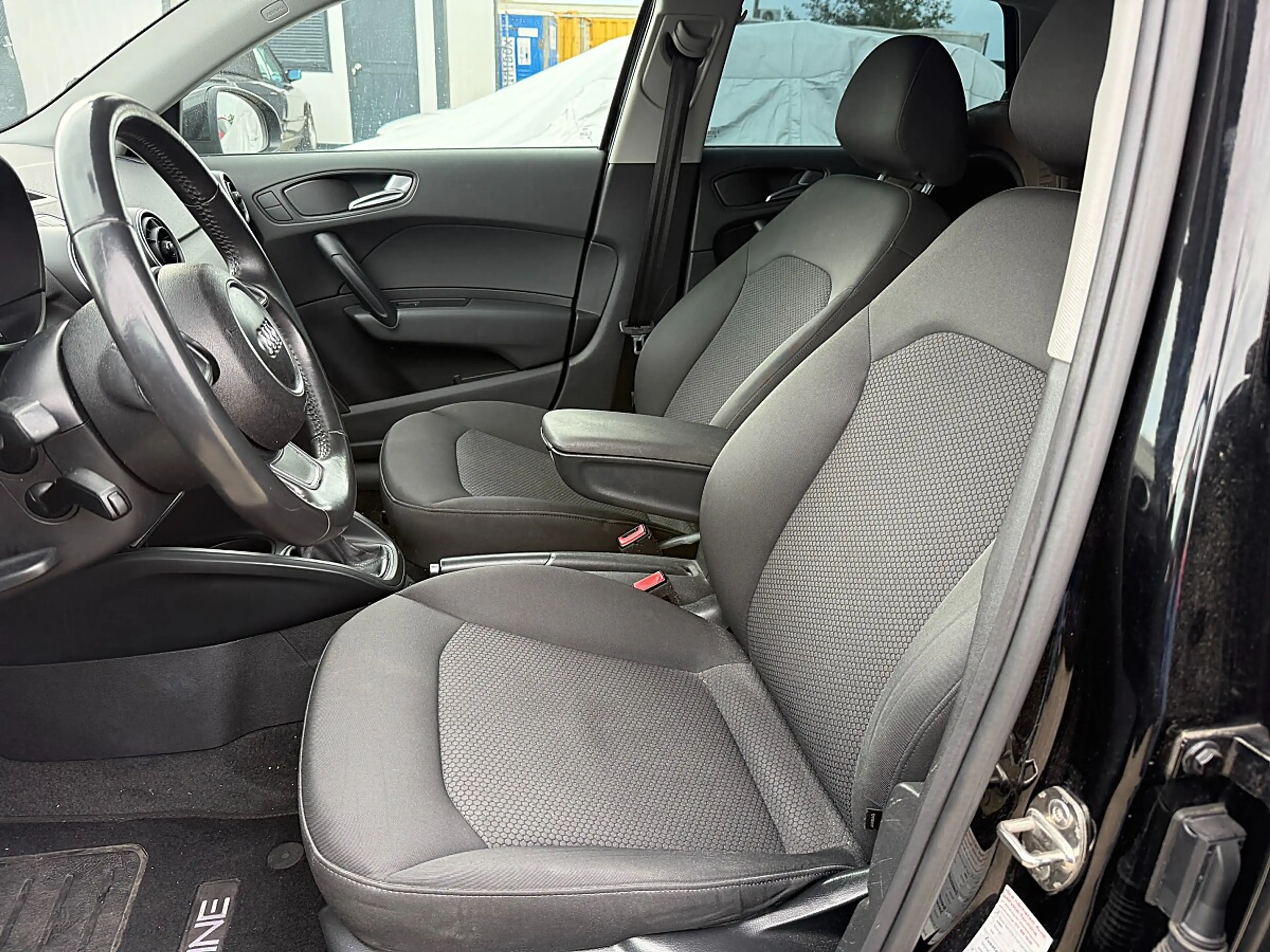 Audi A1 SB 1,2 TFSI Attraction — photo 8