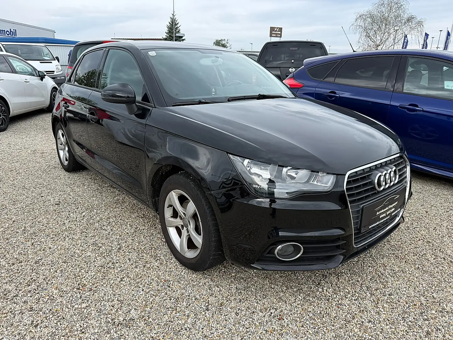 Audi A1 SB 1,2 TFSI Attraction Schwarz - 2