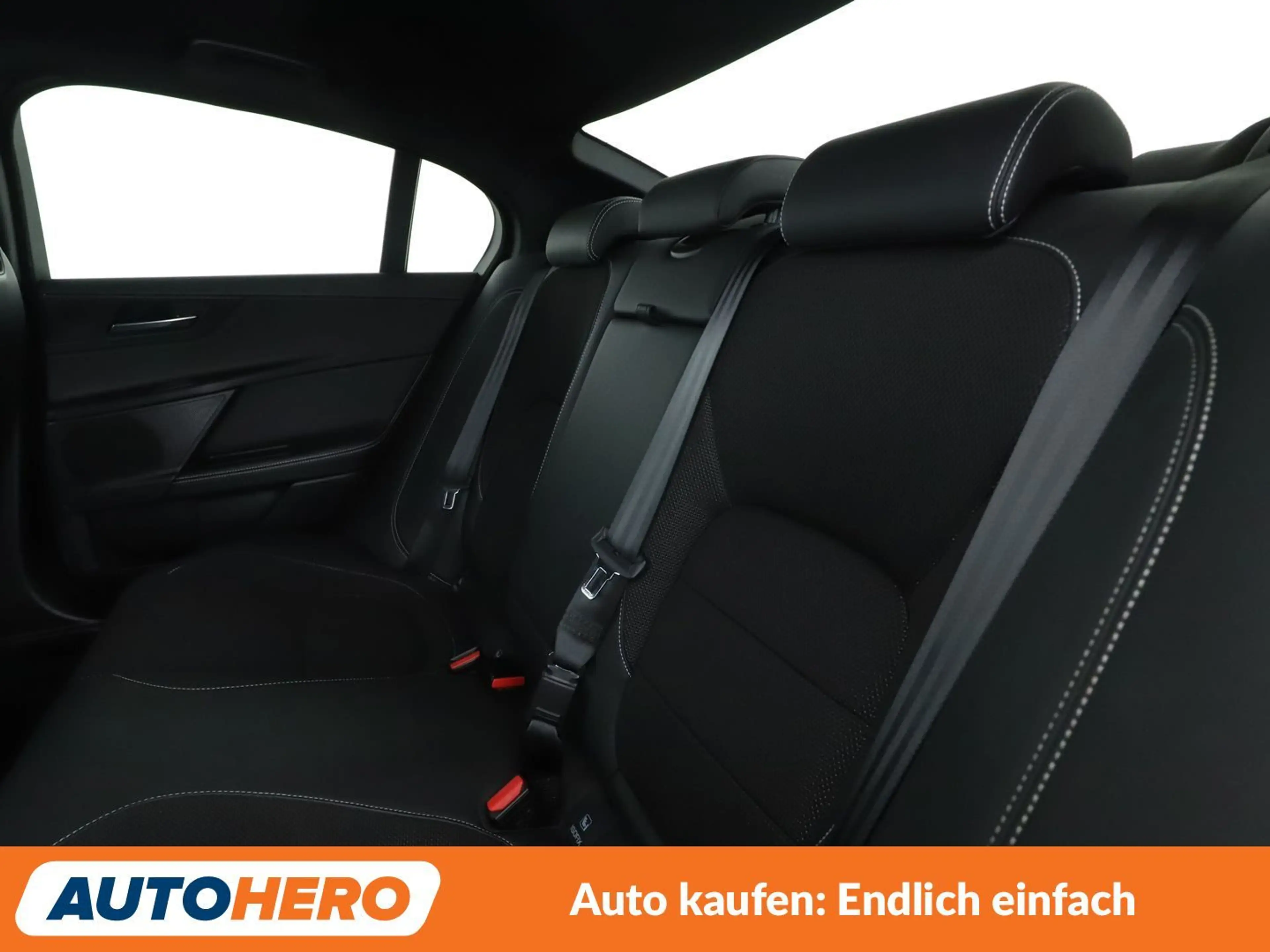 Jaguar XE 25t R-Sport Aut*NAVI*XENON*ACC*CAM*PDC*SHZ* — photo 14