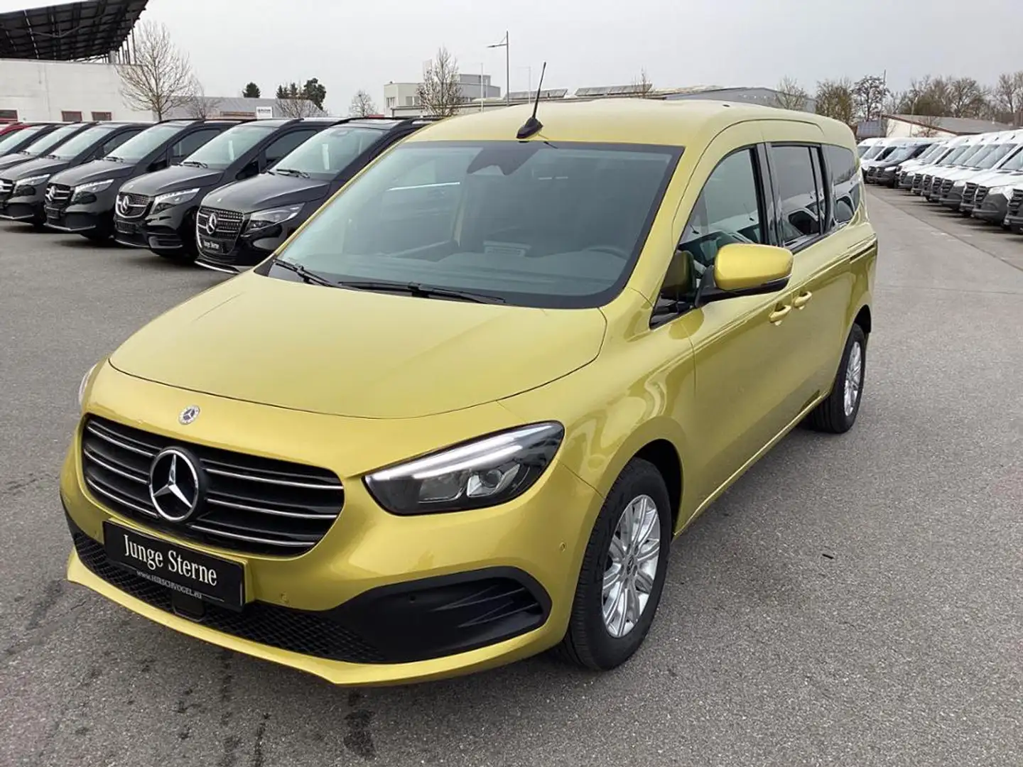 Mercedes-Benz T-Class T 180 Progressive lang XXL 7-Sitzer MOPF MBUX10" Jaune - 2
