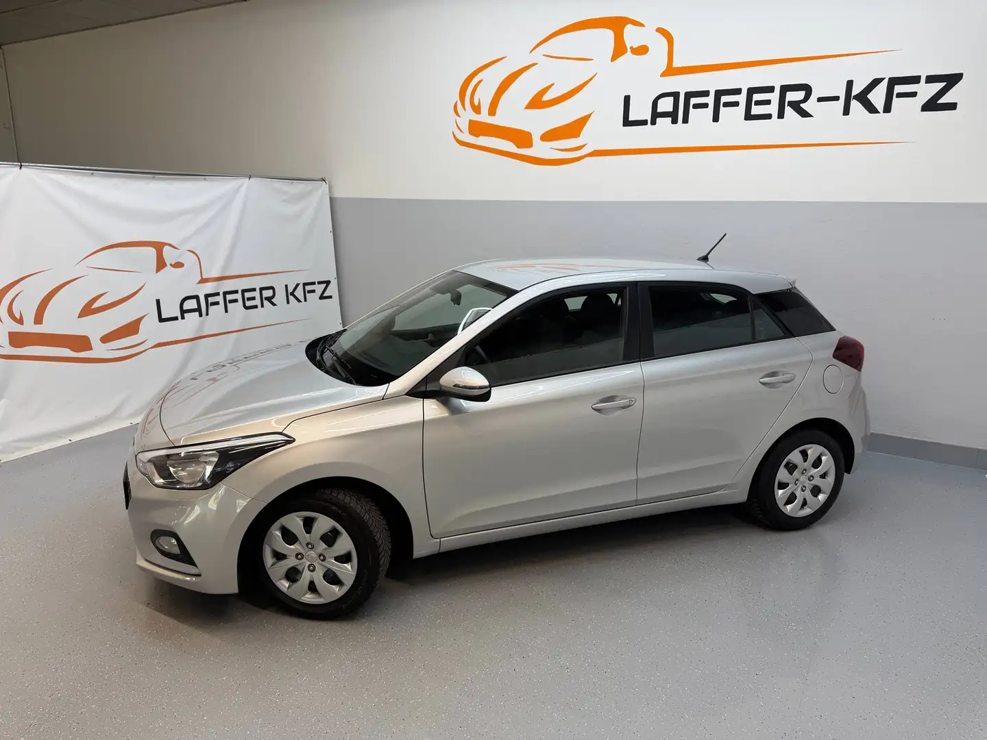 Hyundai i20 i20 1,25 Level 2 KLIMA BLUETOOTH Silber - 2