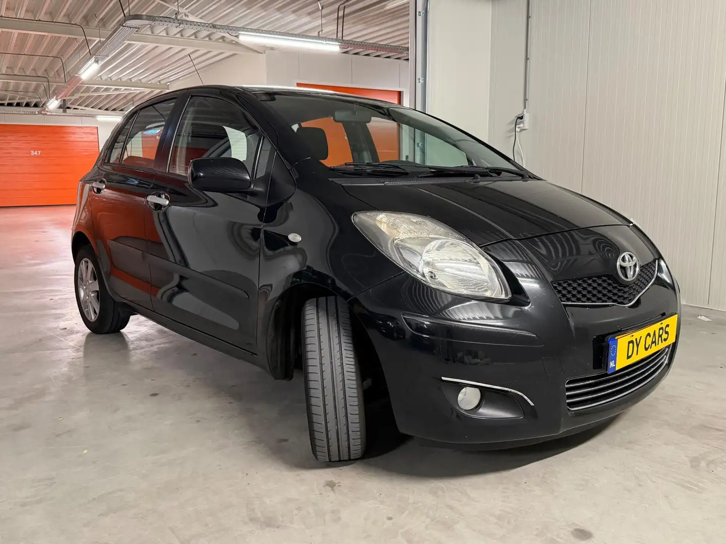 Toyota Yaris Toyota Yaris 1.33 VVT-i • 5-deurs • Airco • Zeer z Schwarz - 2