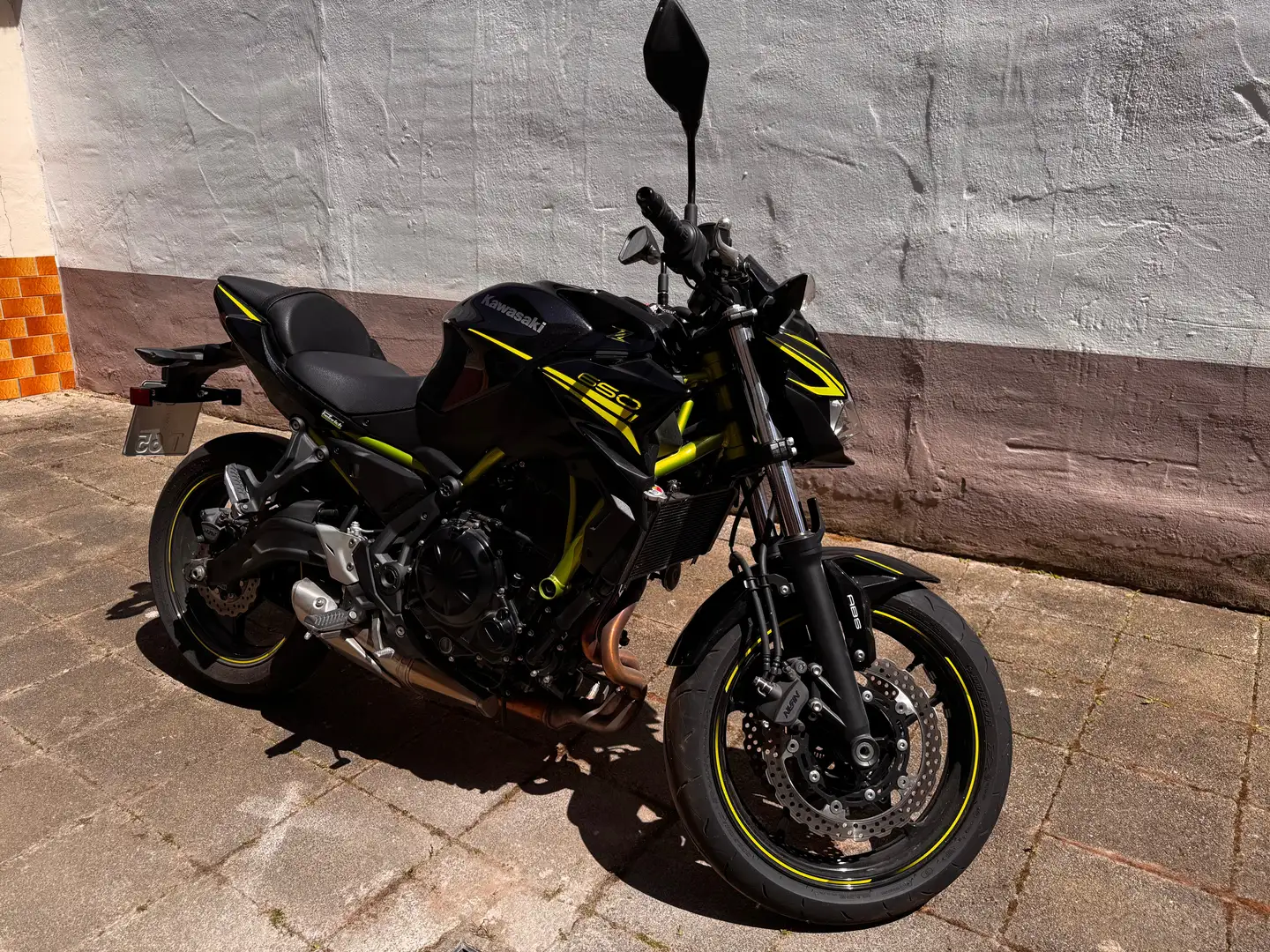 Kawasaki Z 650 Schwarz - 2