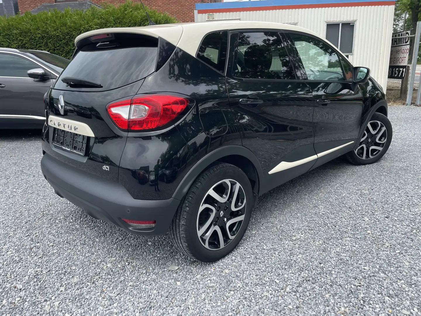 Renault Captur 1.5 dCi Energy Intens Airco Navi Zwart - 2
