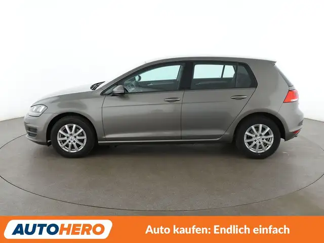 Volkswagen Golf view 3