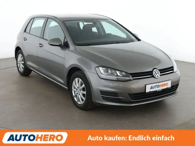Volkswagen Golf view 8