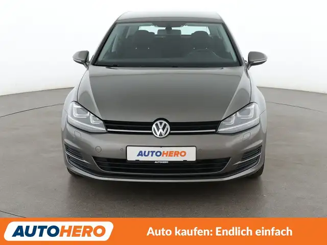 Volkswagen Golf view 9