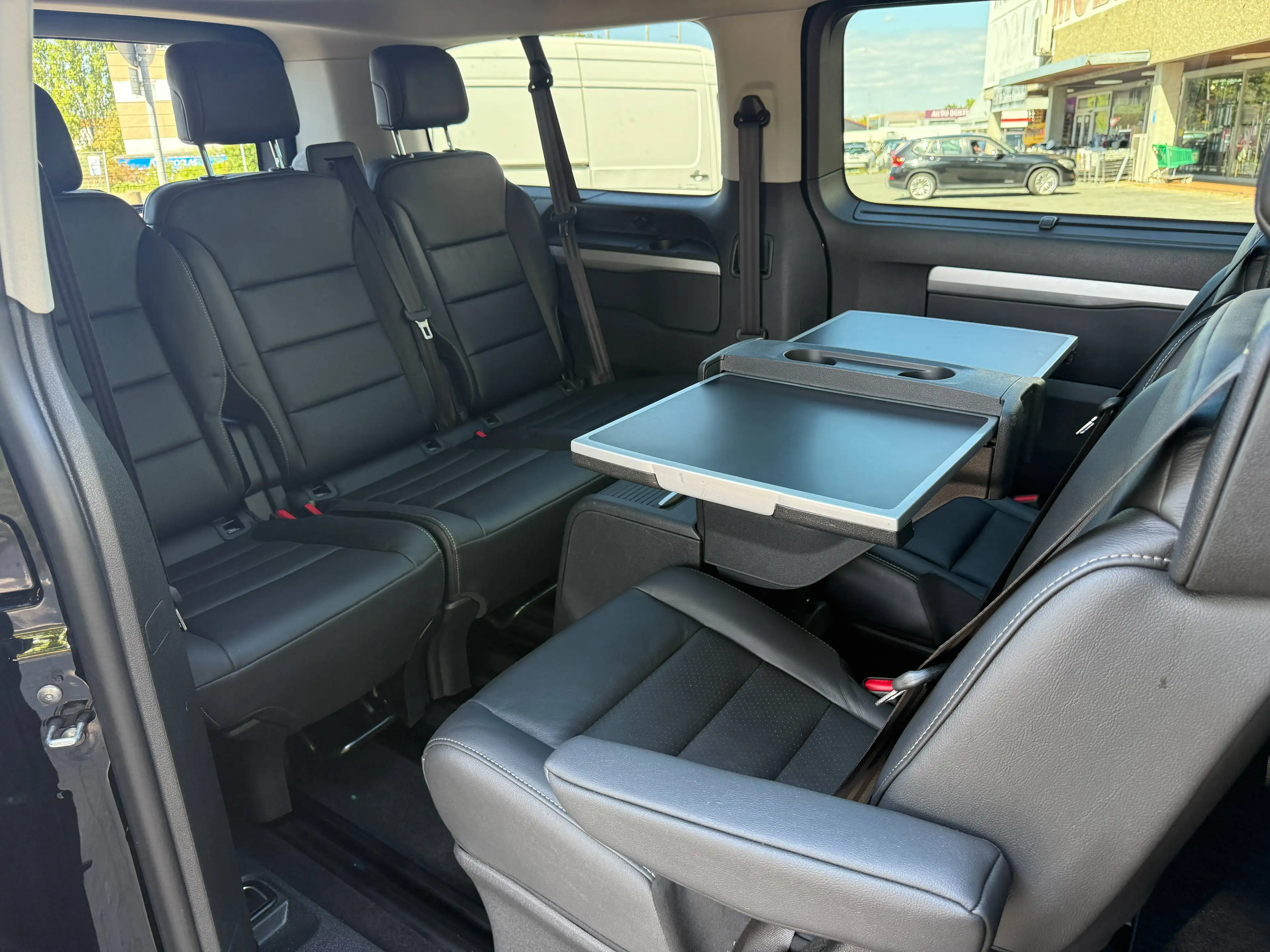 Peugeot Traveller Expert Life 2.0 Blue-HDI L3 VIP Automatik (AHK*7xSITZER*PANODACH*TISCH) — photo 9