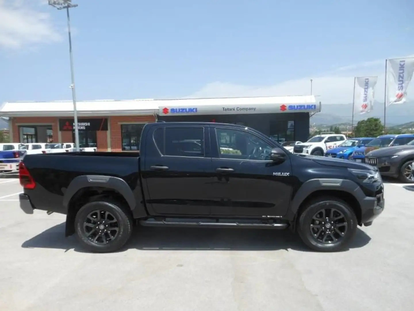 Toyota Hilux 2.8 D-4D A/T 4WD 48V 4 porte Double Cab Invincibl Nero - 2