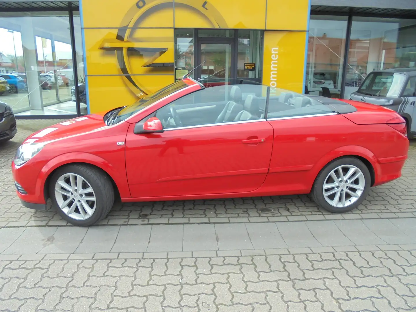 Opel Astra TwinTop 1.8 Cosmo Leder/Navi/PDC/Sitzh/Bluetooth Rouge - 2